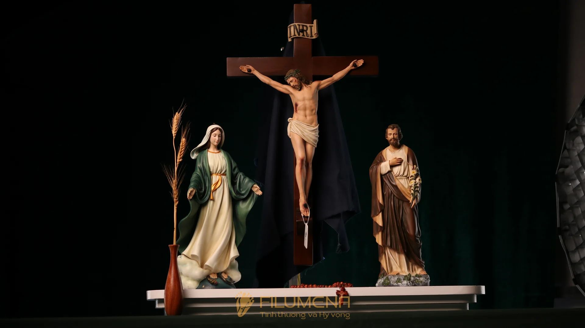 Bàn thờ Chúa mẫu hiện đại bằng gỗ 1 bệ 3 tầng mã BT3