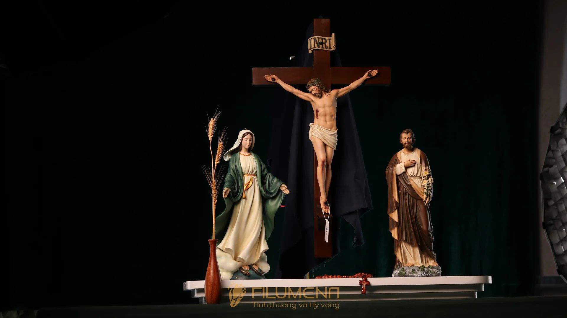 Bàn thờ Chúa mẫu hiện đại bằng gỗ 1 bệ 3 tầng mã BT3