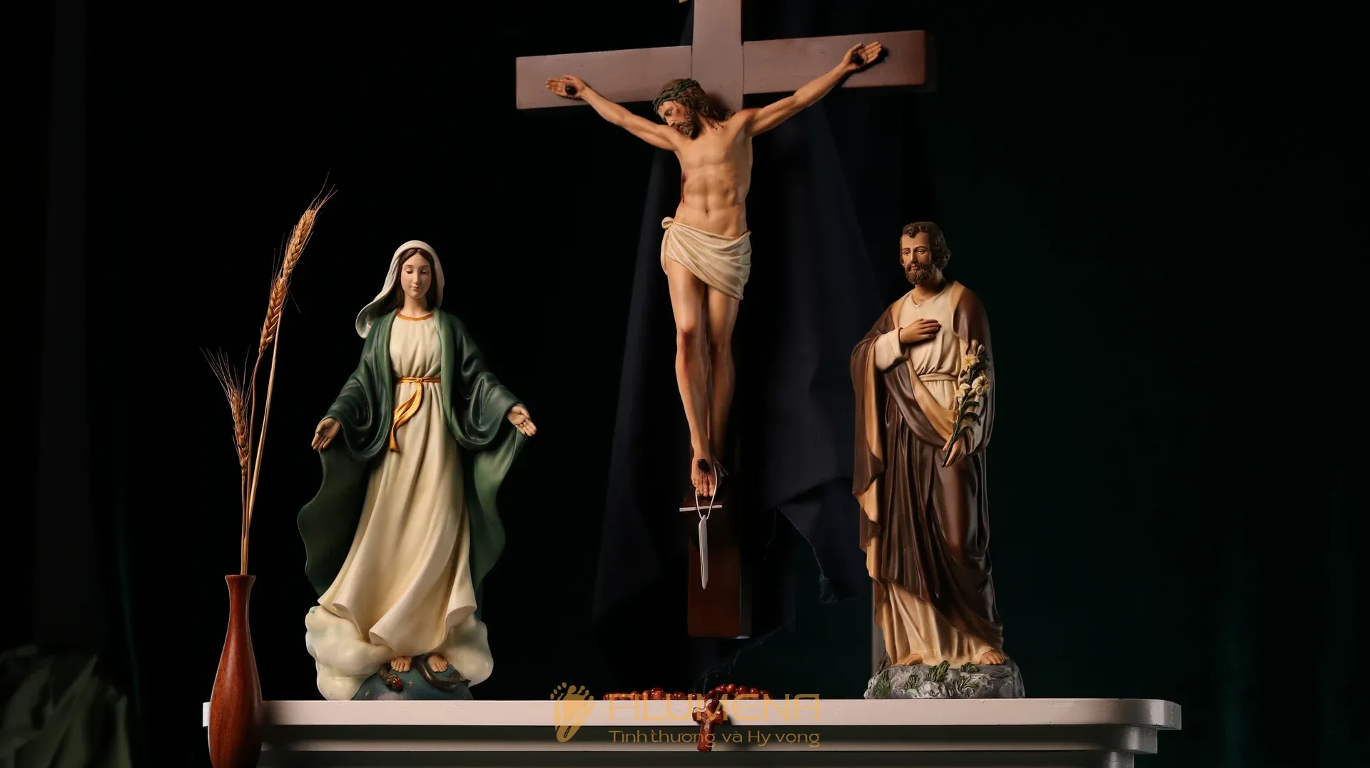 Bàn thờ Công giáo và tổ tiên : 6 nghi lễ được phép làm