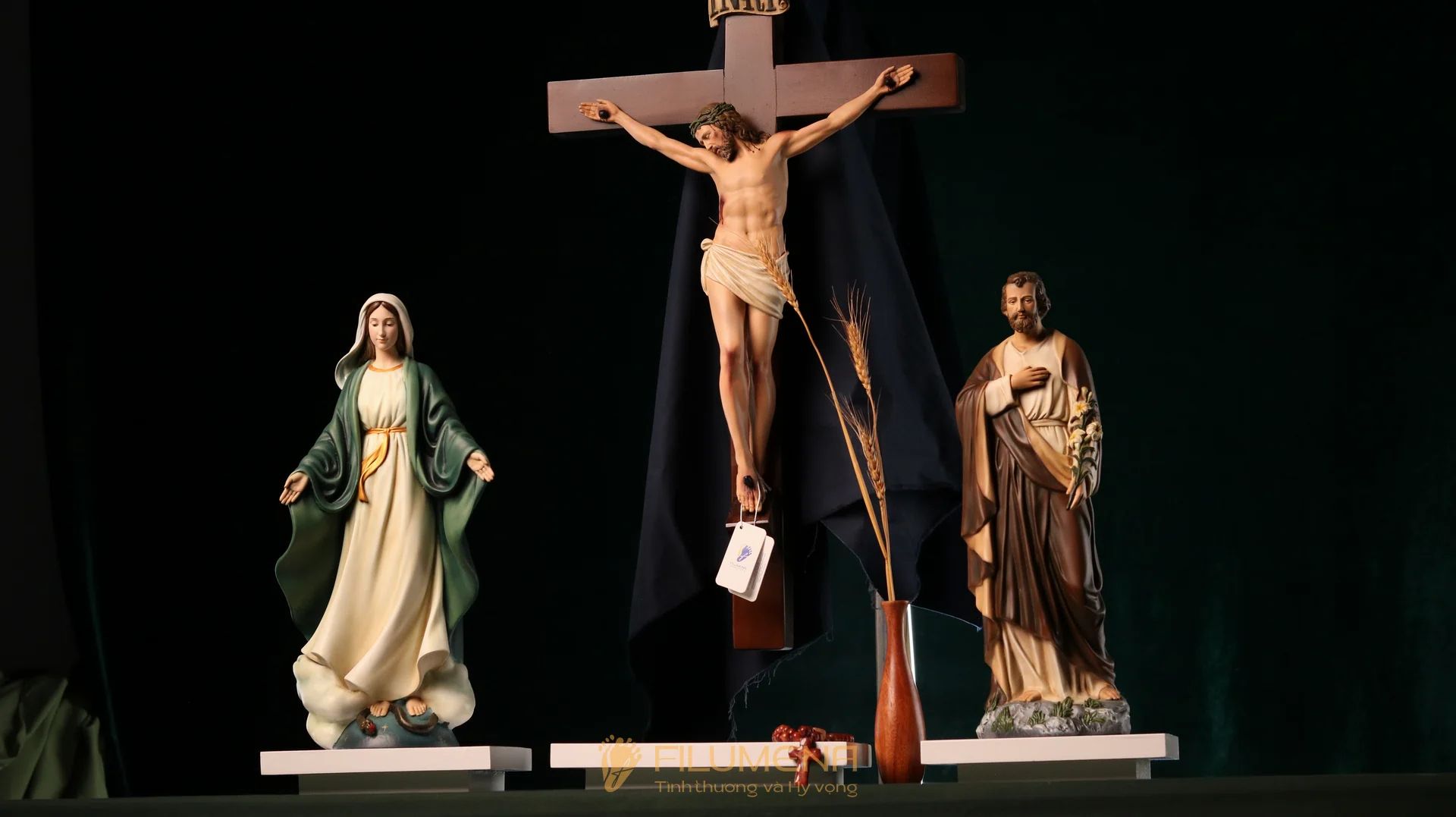 Các mẫu tượng Công giáo và bàn thờ Chúa đẹp của Filumena đang trưng bày tại các Nhà sách Công giáo trên cả nước. Một số mẫu bàn thờ Công giáo đẹp là hình ảnh do quý khách gửi về