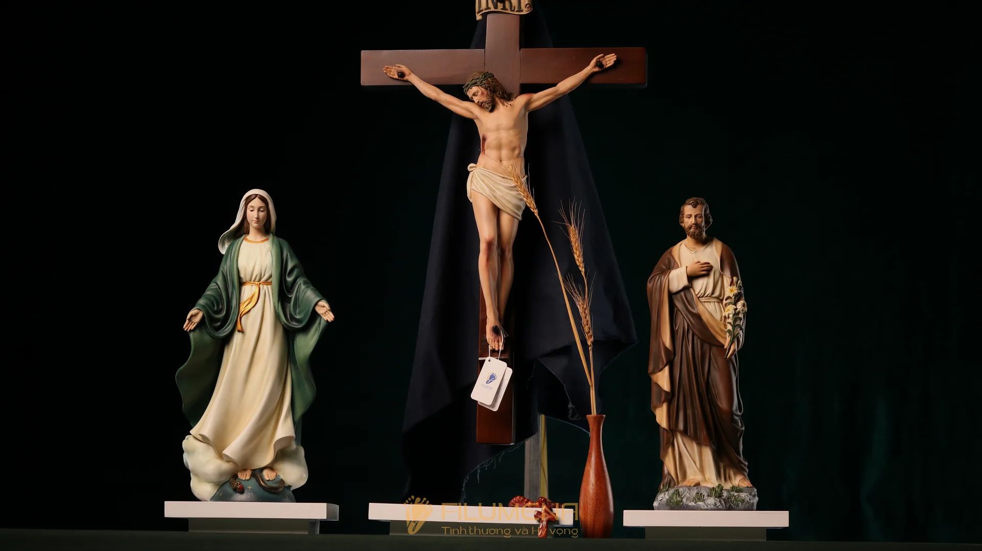 name tại VN. Tượng Công giáo Filumena là tượng của Tình thương và Hy vọng. Bản quyền các tác phẩm tượng Công giáo thuộc về Filumena Art, Cộng hòa Pháp. Filumena sáng tác và sản xuất nhiều mẫu tượng Công giáo khác như 