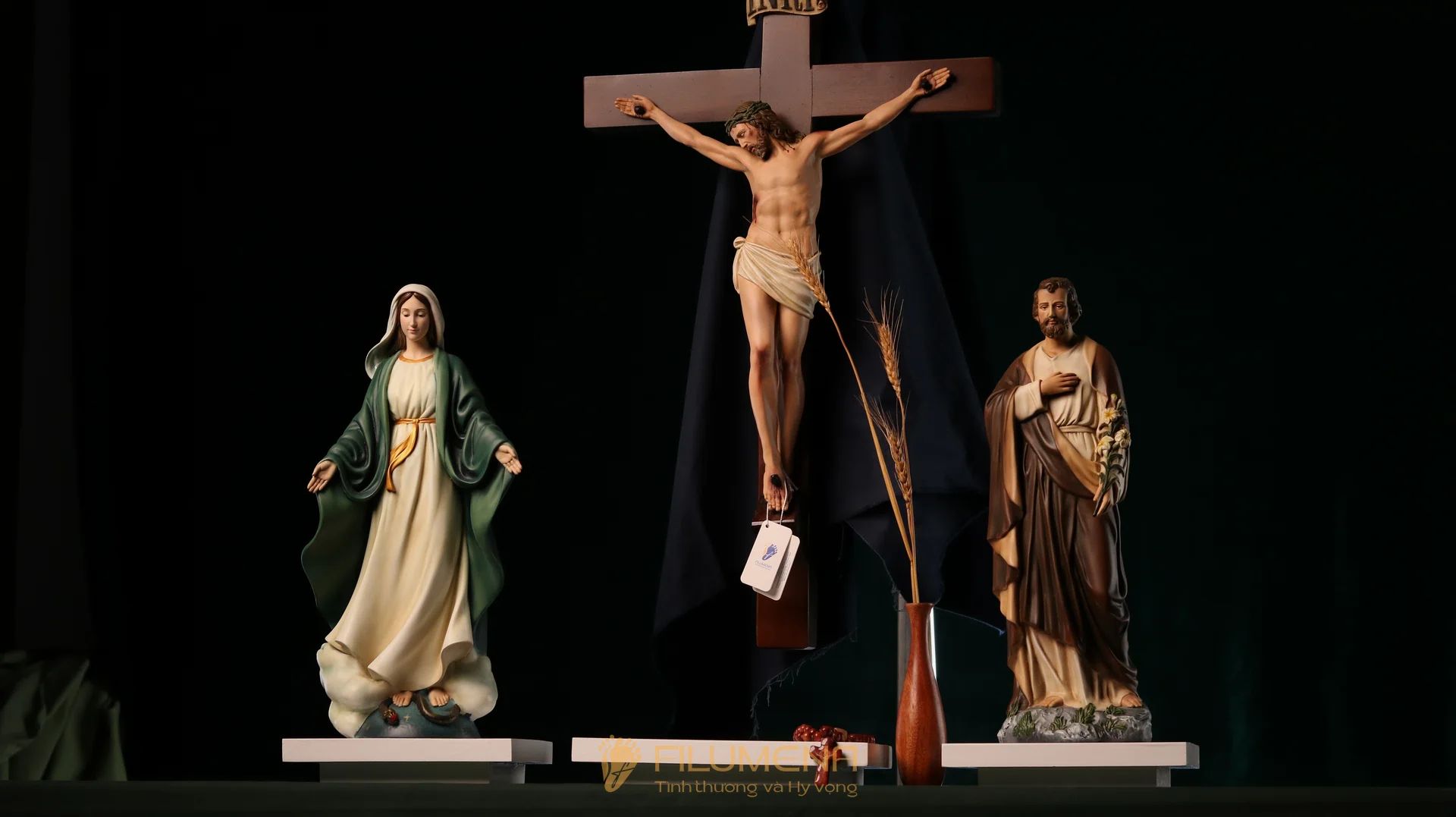 Bàn thờ Chúa mẫu đương đại bằng gỗ 3 bệ, mỗi bệ 2 tầng mã BT2