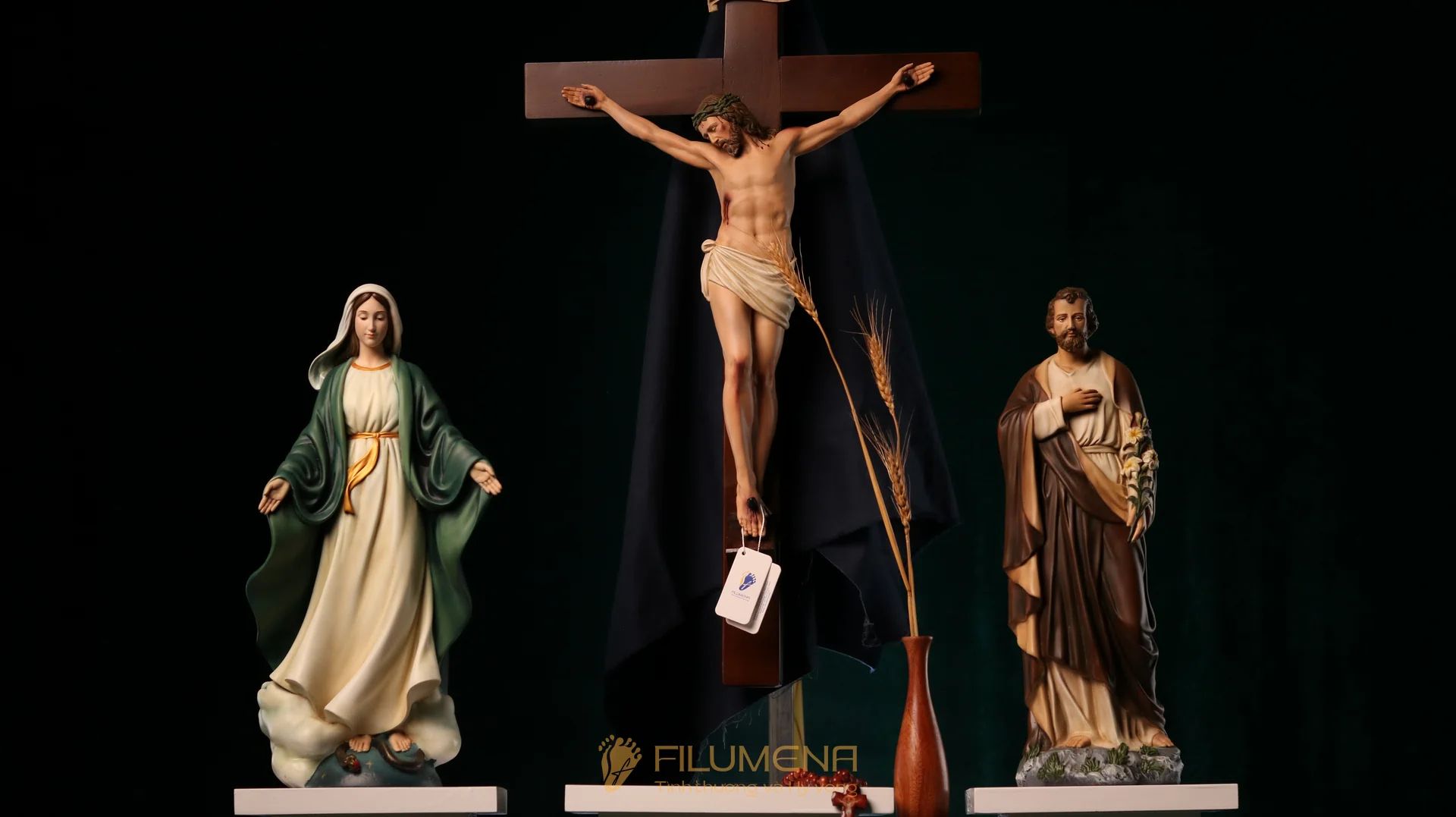 Bàn thờ Chúa mẫu đương đại bằng gỗ 3 bệ, mỗi bệ 2 tầng mã BT2