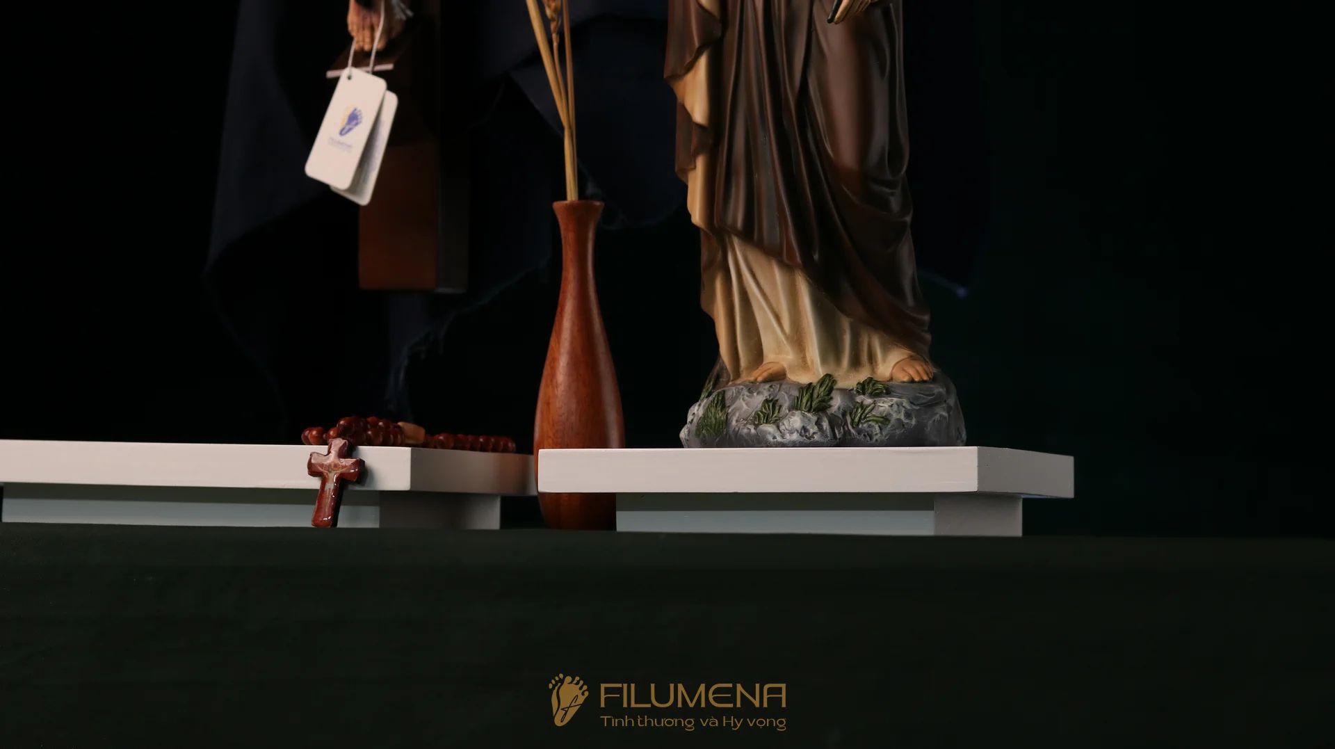 Bàn thờ Công giáo bằng gỗ 3 kệ 2 tầng màu trắng BT2