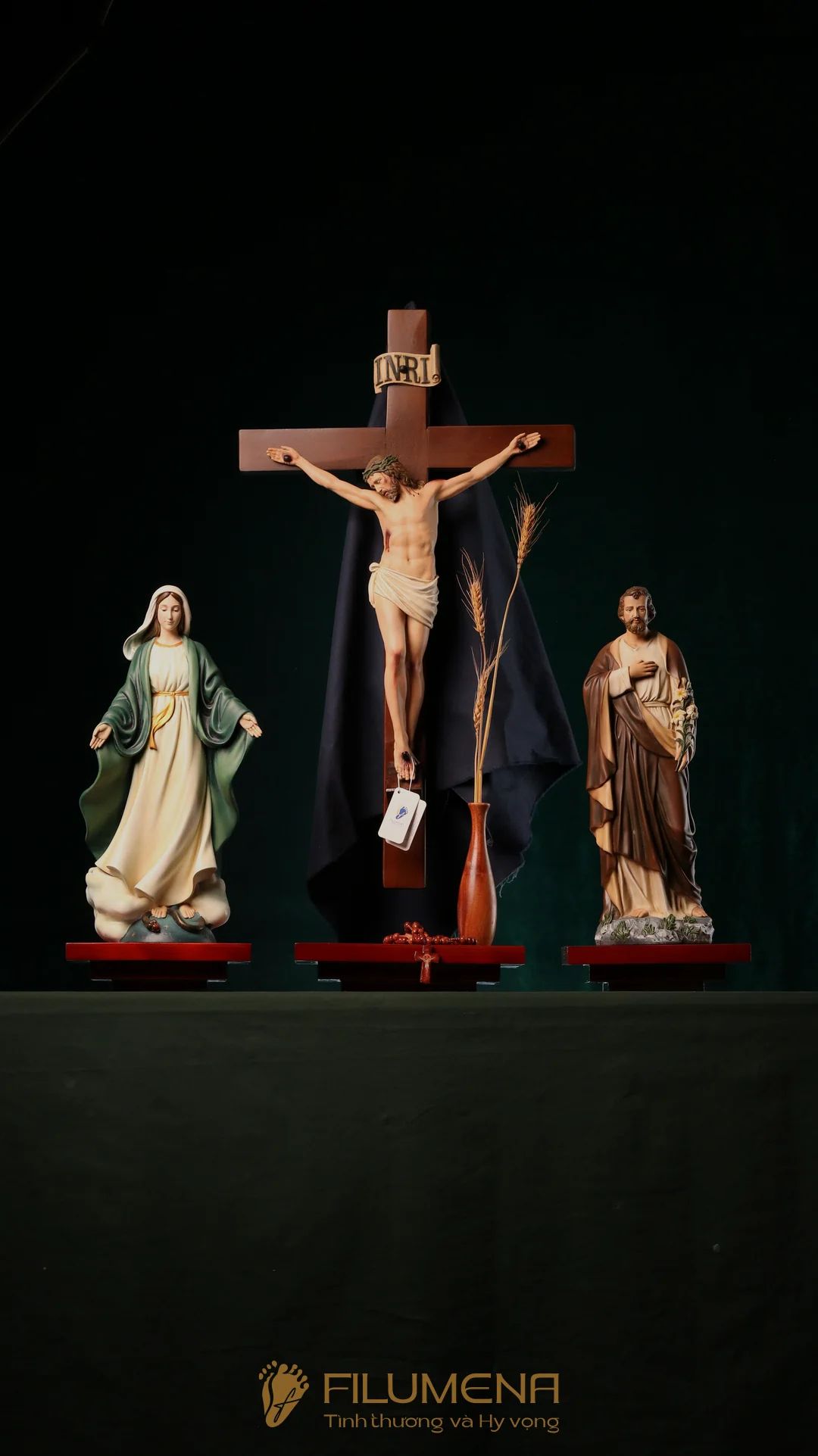 Bàn thờ Chúa bằng gỗ của Tượng Công giáo Filumena