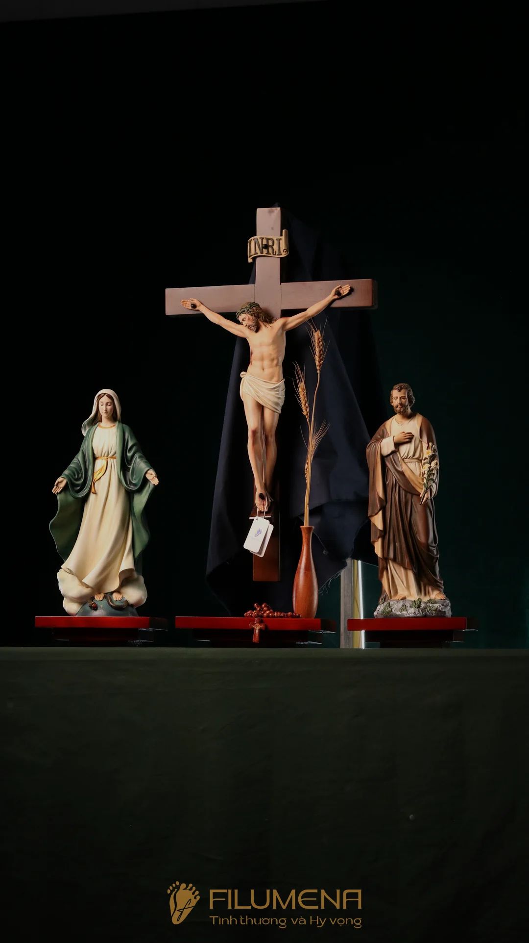 Bàn thờ Chúa bằng gỗ của Tượng Công giáo Filumena