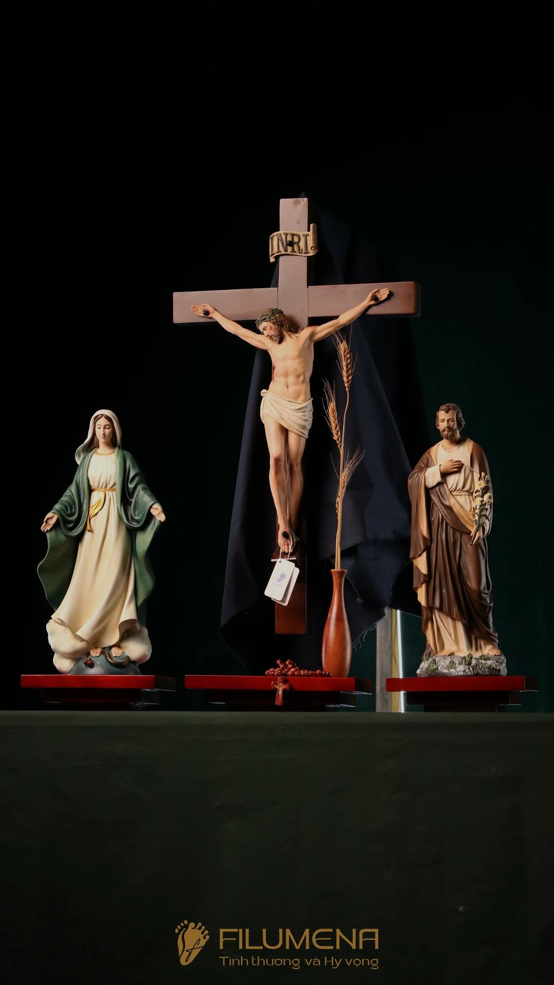 Bàn thờ Chúa bằng gỗ của Tượng Công giáo Filumena