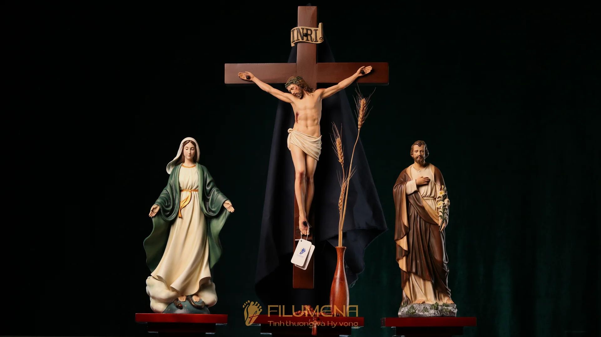 Bàn thờ Chúa bằng gỗ của Tượng Công giáo Filumena