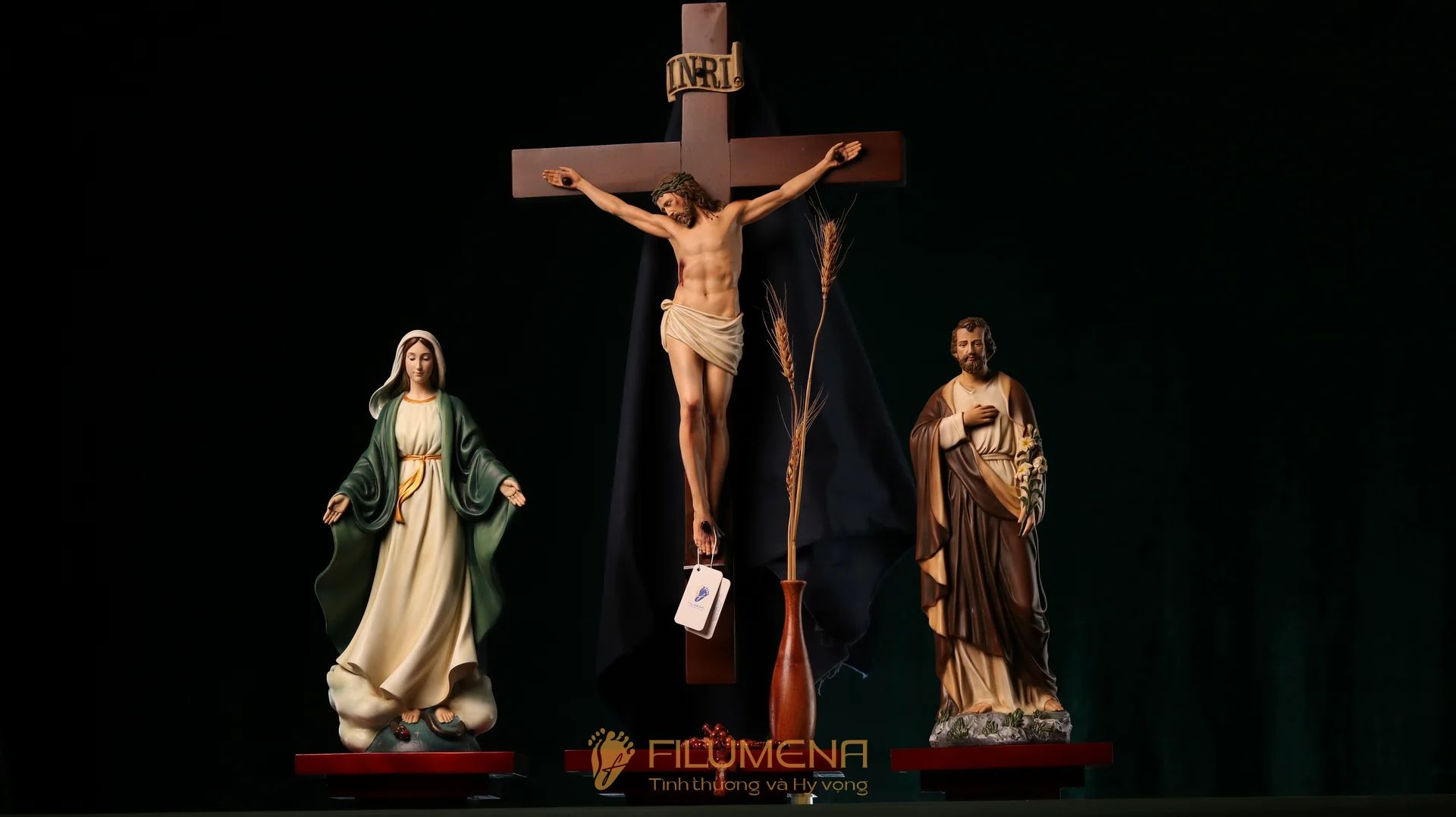 Bàn thờ Chúa bằng gỗ của Tượng Công giáo Filumena