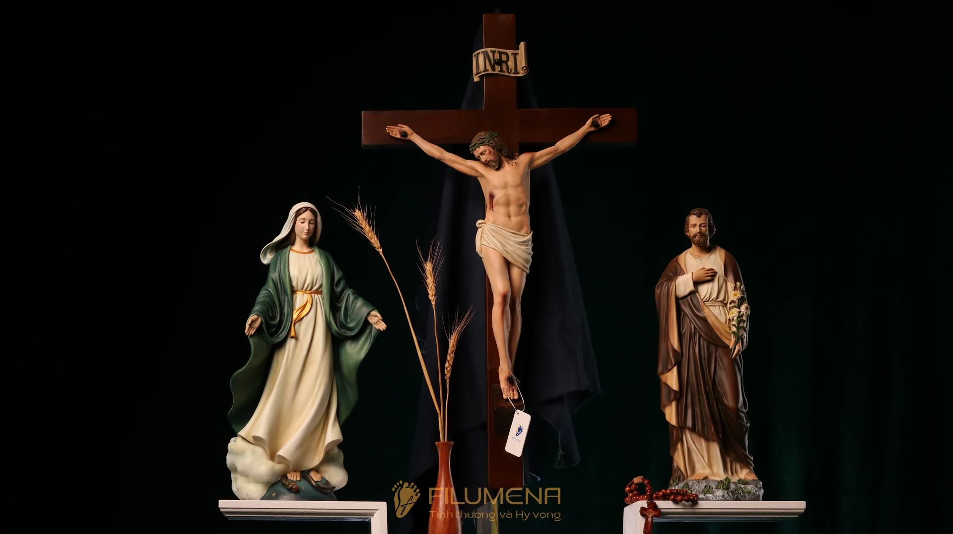 Bàn thờ Chúa mẫu hiện đại bằng gỗ 1 bệ 2 cánh mã BT4