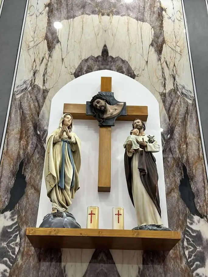 Các mẫu Bàn thờ Chúa của Filumena đang trưng bày và anh chị có thể tìm mua tại các Nhà sách Công giáo trên cả nước.
