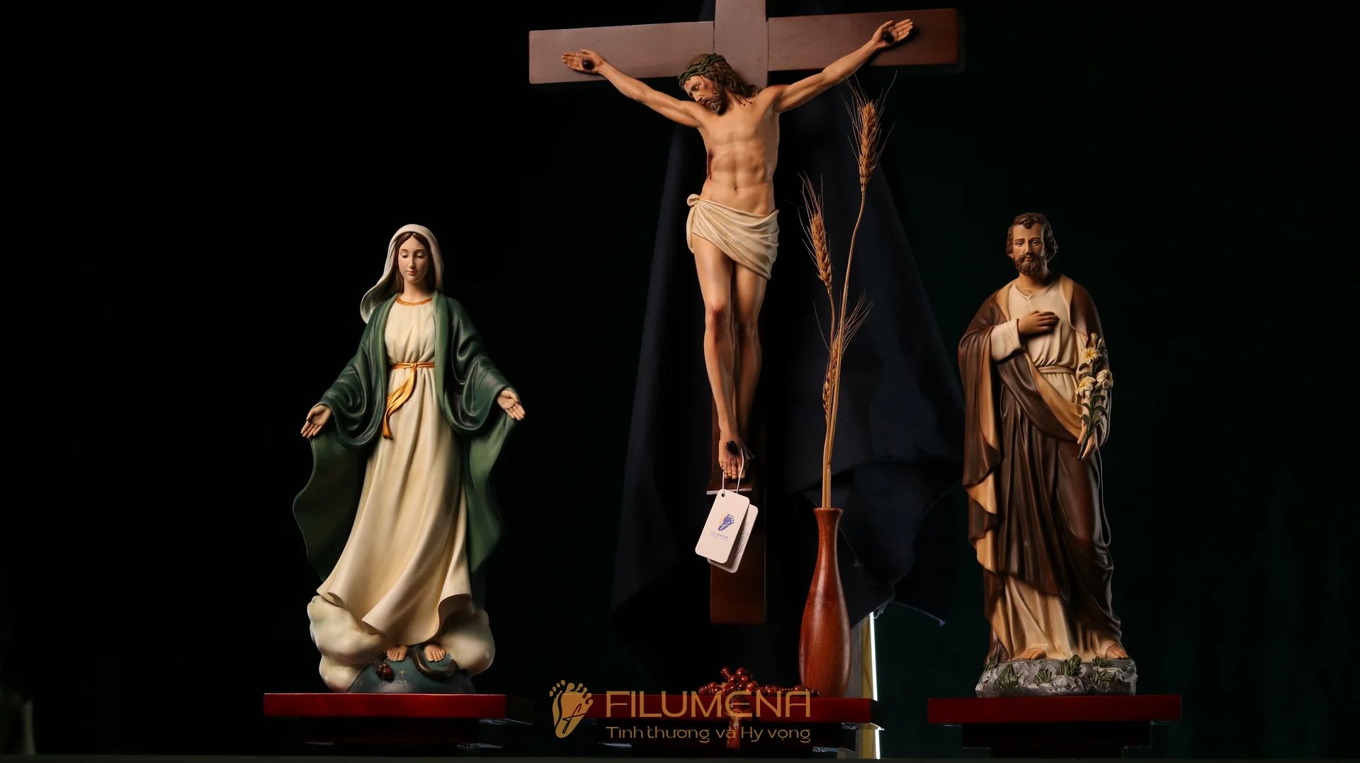 name tại VN. Tượng Công giáo Filumena là tượng của Tình thương và Hy vọng. Bản quyền các tác phẩm tượng Công giáo thuộc về Filumena Art, Cộng hòa Pháp. Filumena sáng tác và sản xuất nhiều mẫu tượng Công giáo khác như 