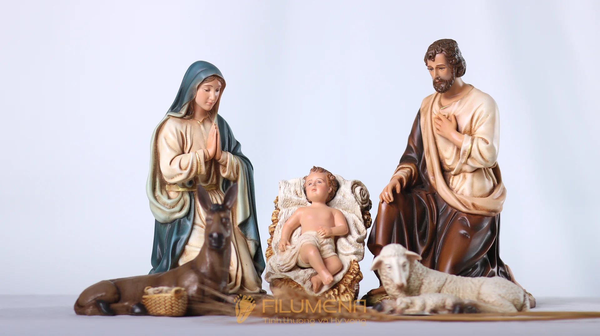 Bộ tượng Giáng sinh 20 cm 5 nhân vật tông màu sáng cổ điển