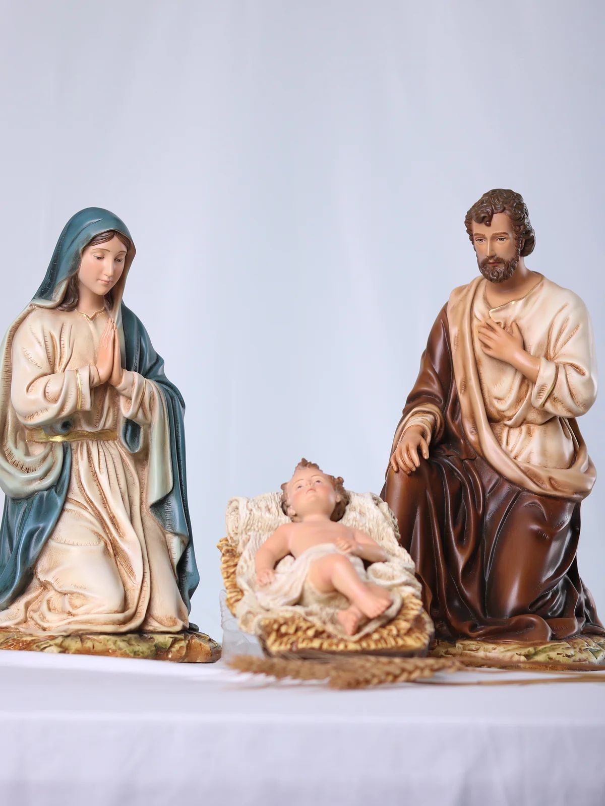 Bộ tượng Giáng sinh 30 cm 3 nhân vật tông màu sáng cổ điển