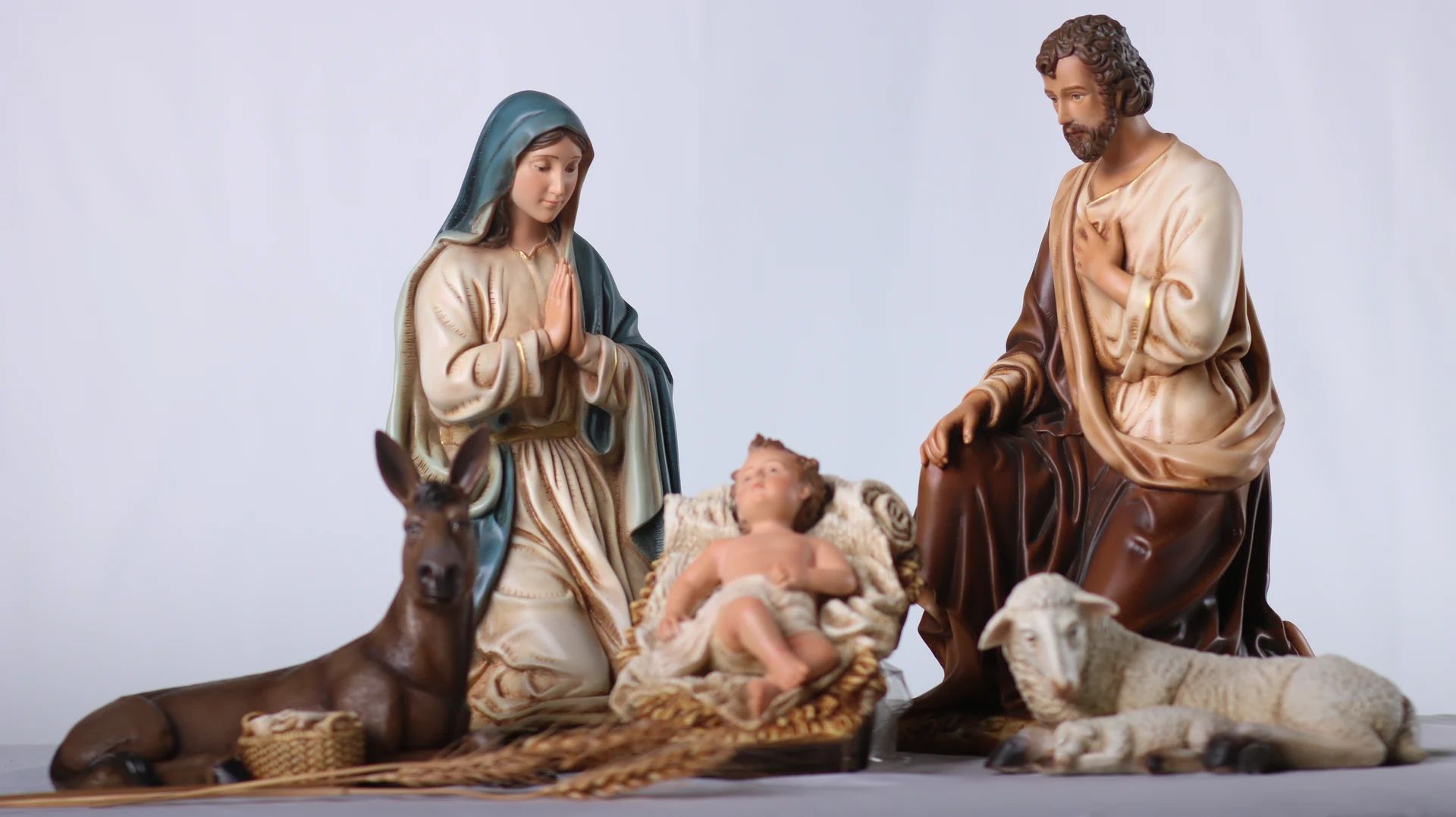 Bộ tượng Giáng sinh 30 cm 5 nhân vật tông màu sáng cổ điển