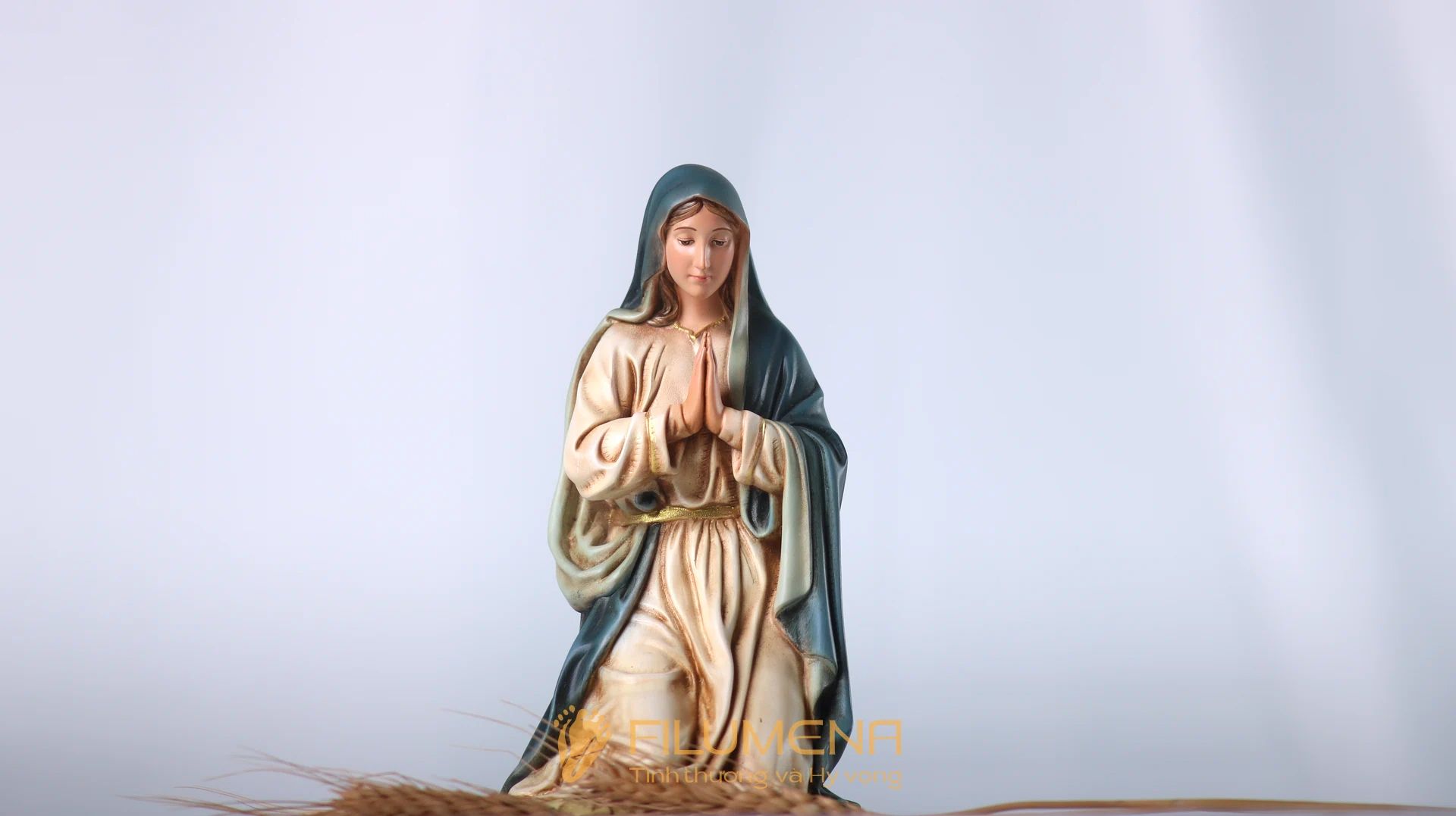 Bộ tượng Giáng sinh mini 20 cm 3 nhân vật tông màu sáng cổ điển