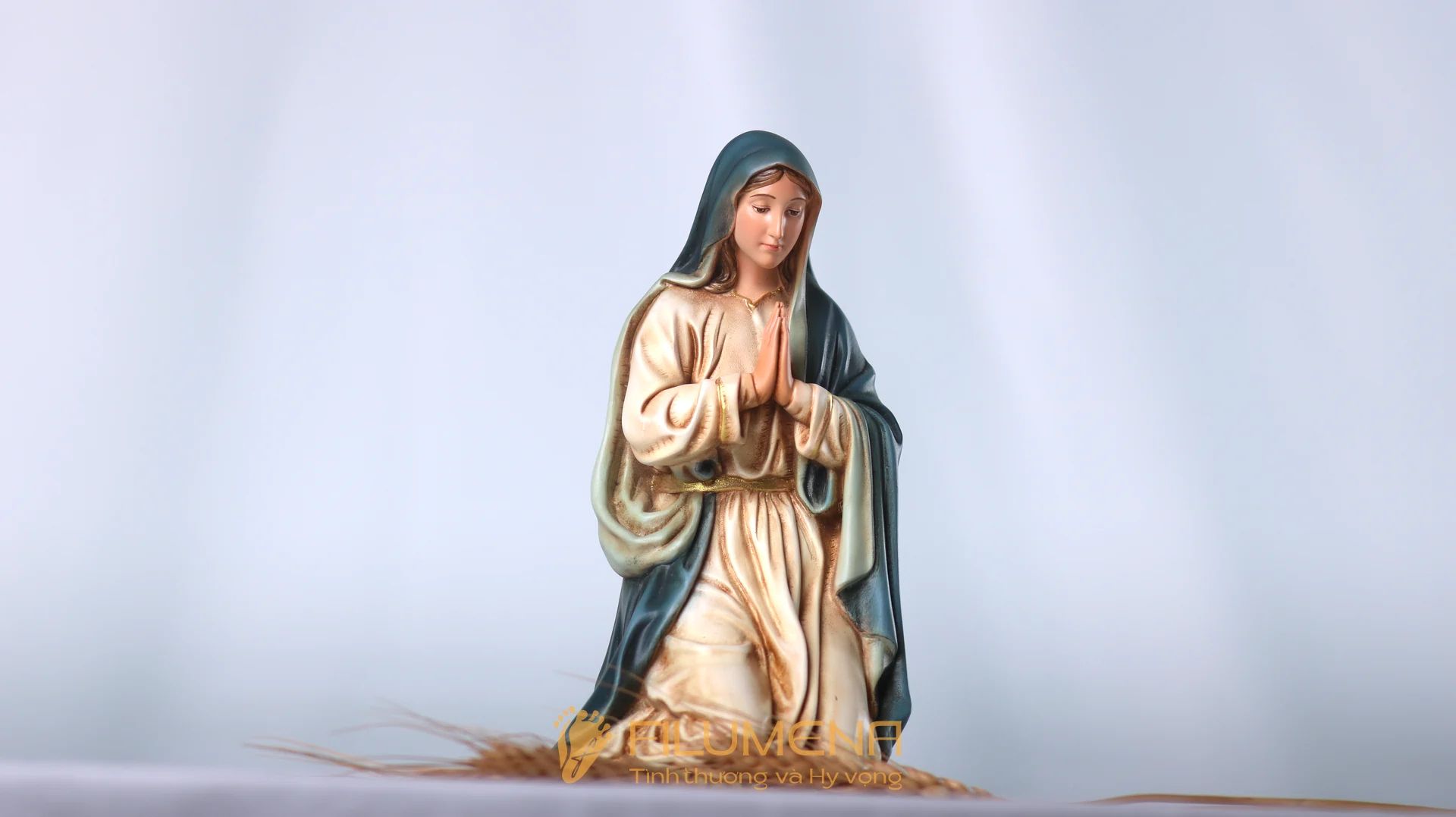 Bộ tượng Giáng sinh mini 20 cm 3 nhân vật tông màu sáng cổ điển