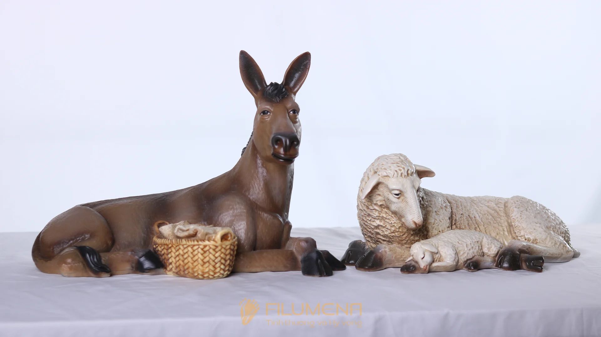 Bộ tượng Giáng sinh 50 cm 5 nhân vật màu trầm cổ điển