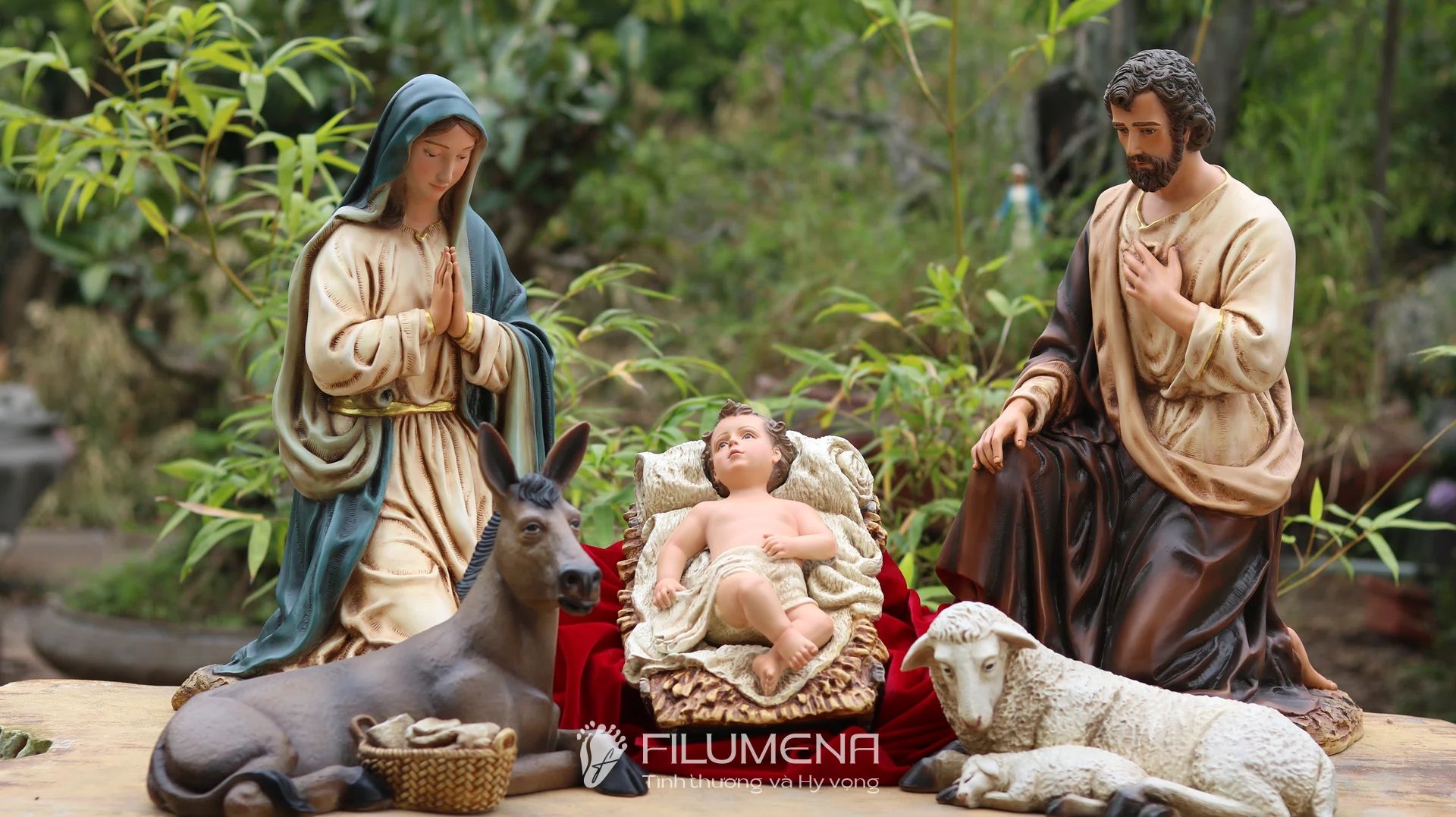 Bộ tượng Giáng sinh 50 cm 5 nhân vật tông màu sáng cổ điển