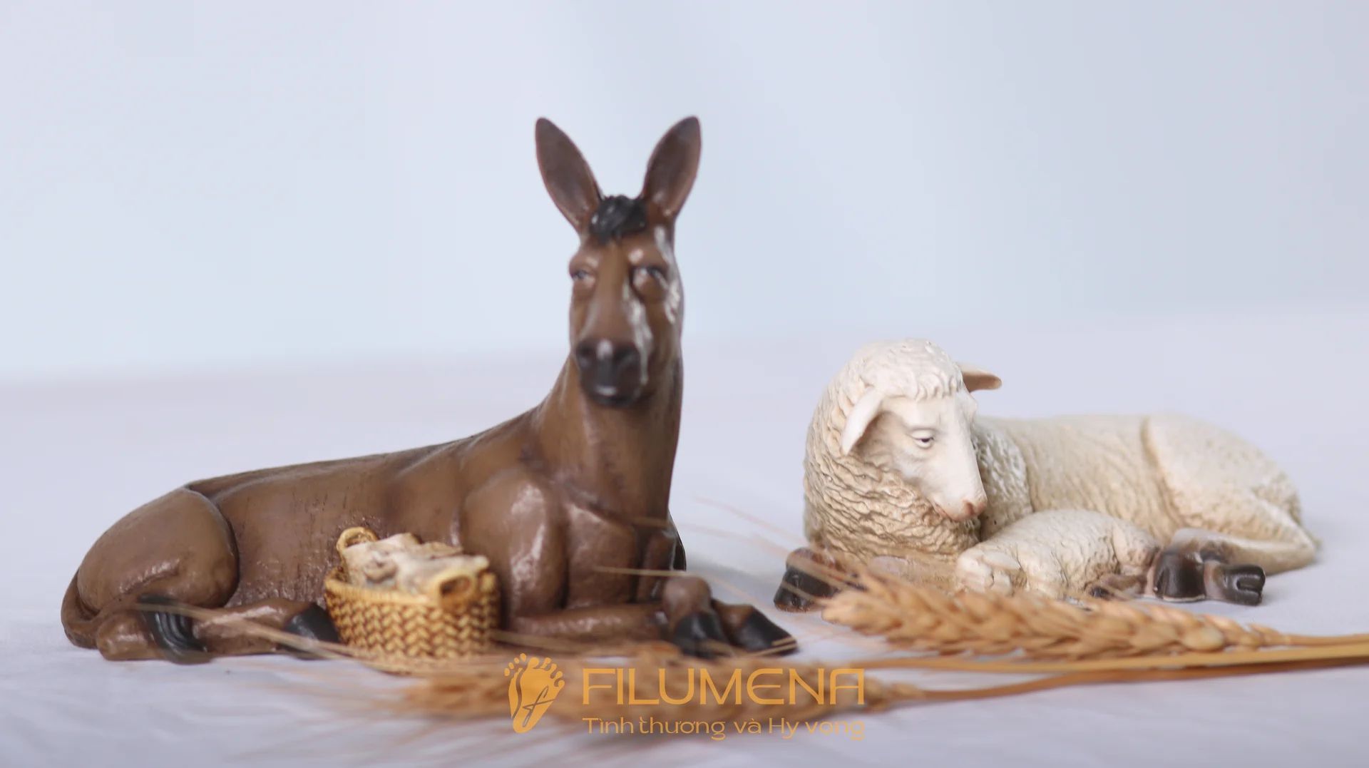 Bộ tượng Giáng sinh mini 20 cm 3 nhân vật tông màu sáng cổ điển