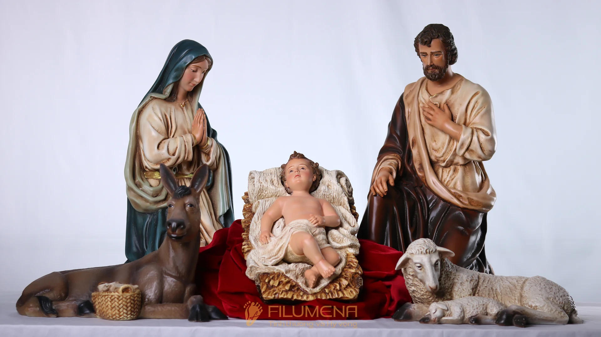 Bộ tượng Giáng Sinh nhỏ phù hợp cho căn hộ Filumena