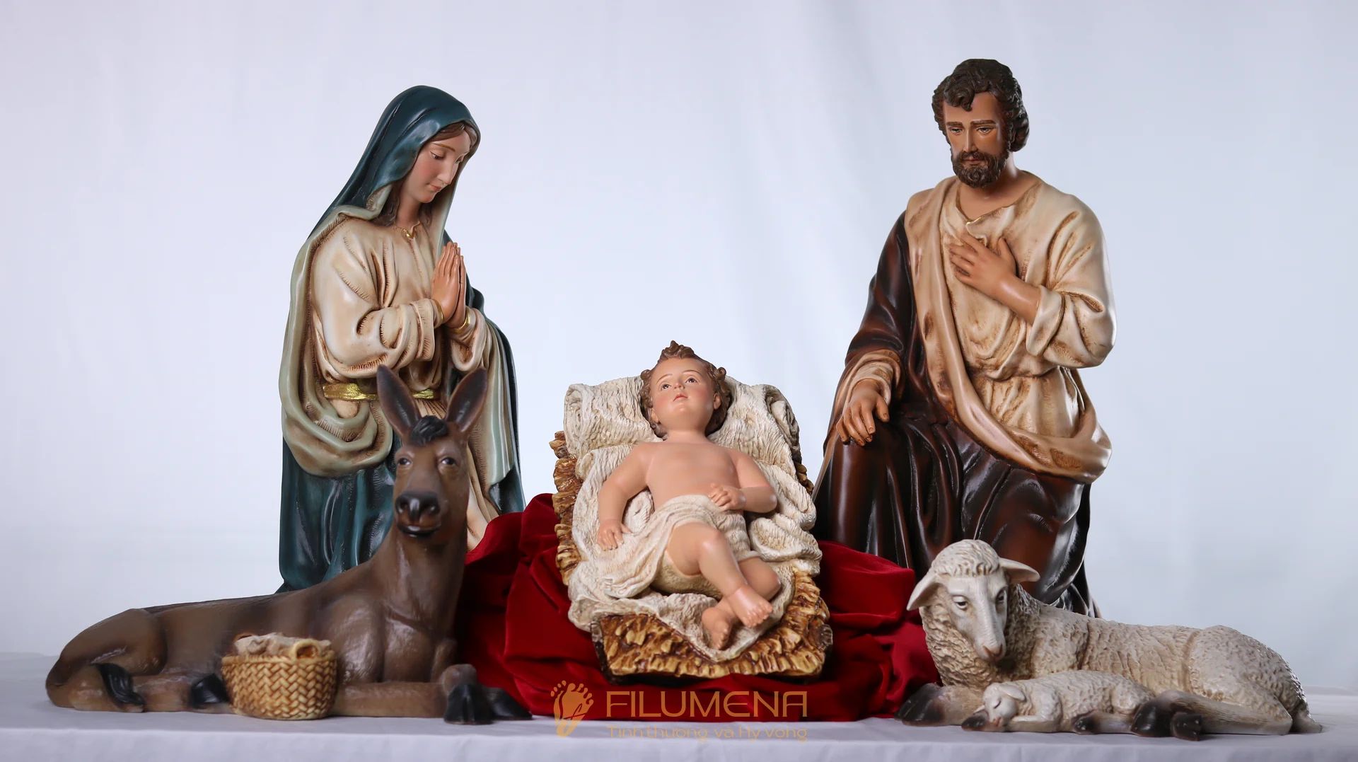 Bộ tượng Giáng sinh 20 cm 5 nhân vật tông màu sáng cổ điển