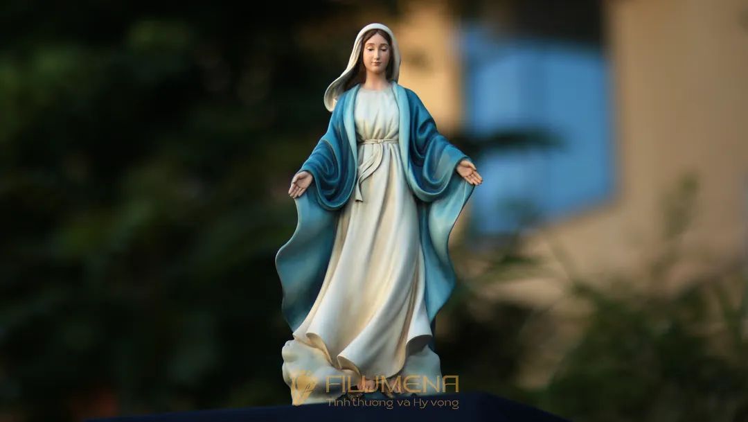 Tượng Đức Mẹ Ban Ơn cao 30 cm, 40 cm màu xanh da trời M1