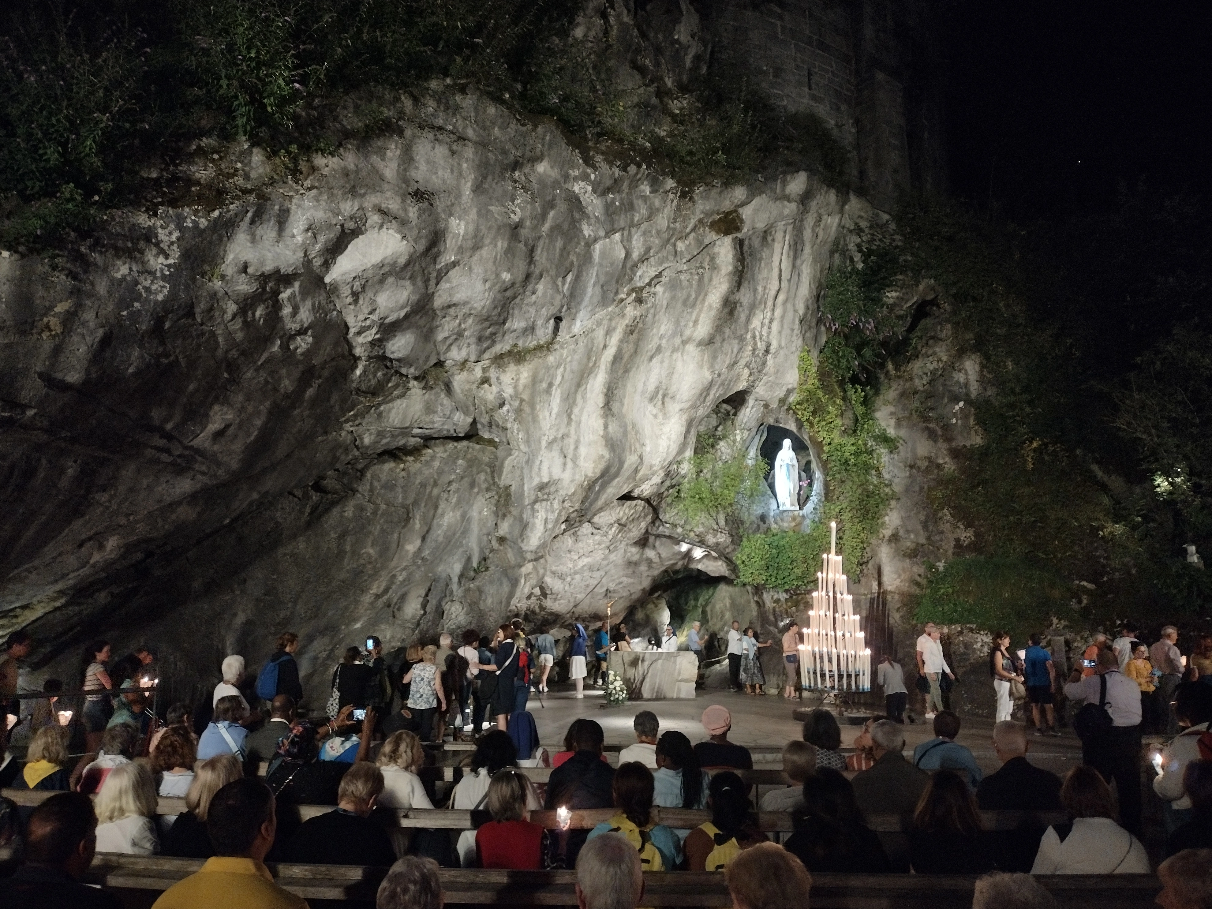 Các lần Đức Mẹ hiện ra được Tòa Thánh công nhận và cách Hội Thánh phân định