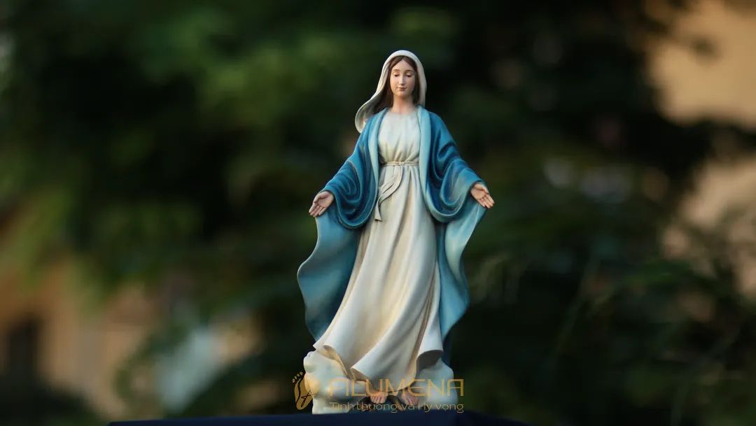 Tượng Đức Mẹ Ban Ơn cao 30 cm, 40 cm màu xanh da trời M1