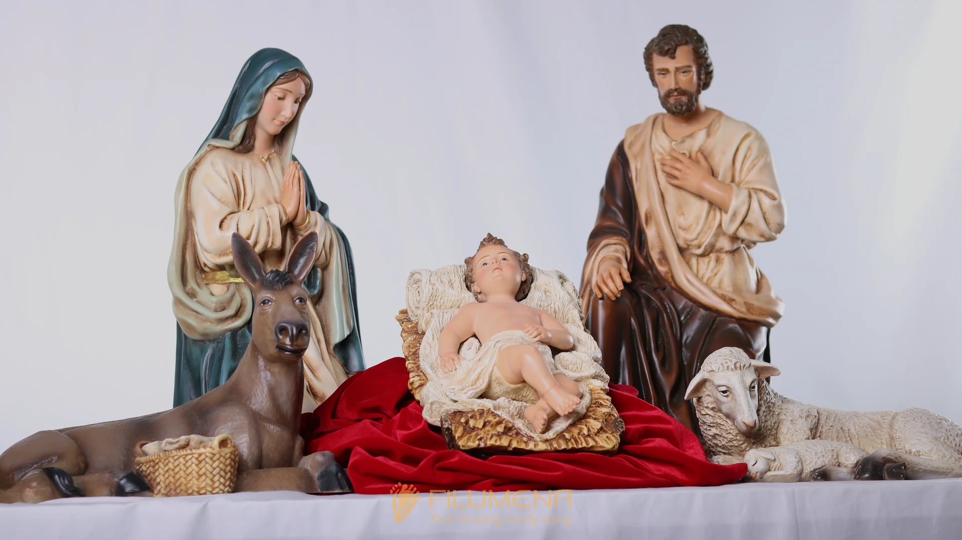 Chọn kích thước tượng Giáng Sinh Filumena 15–50 cm theo không gian – cân đối giữa tầm nhìn và chiều sâu bàn trưng bày