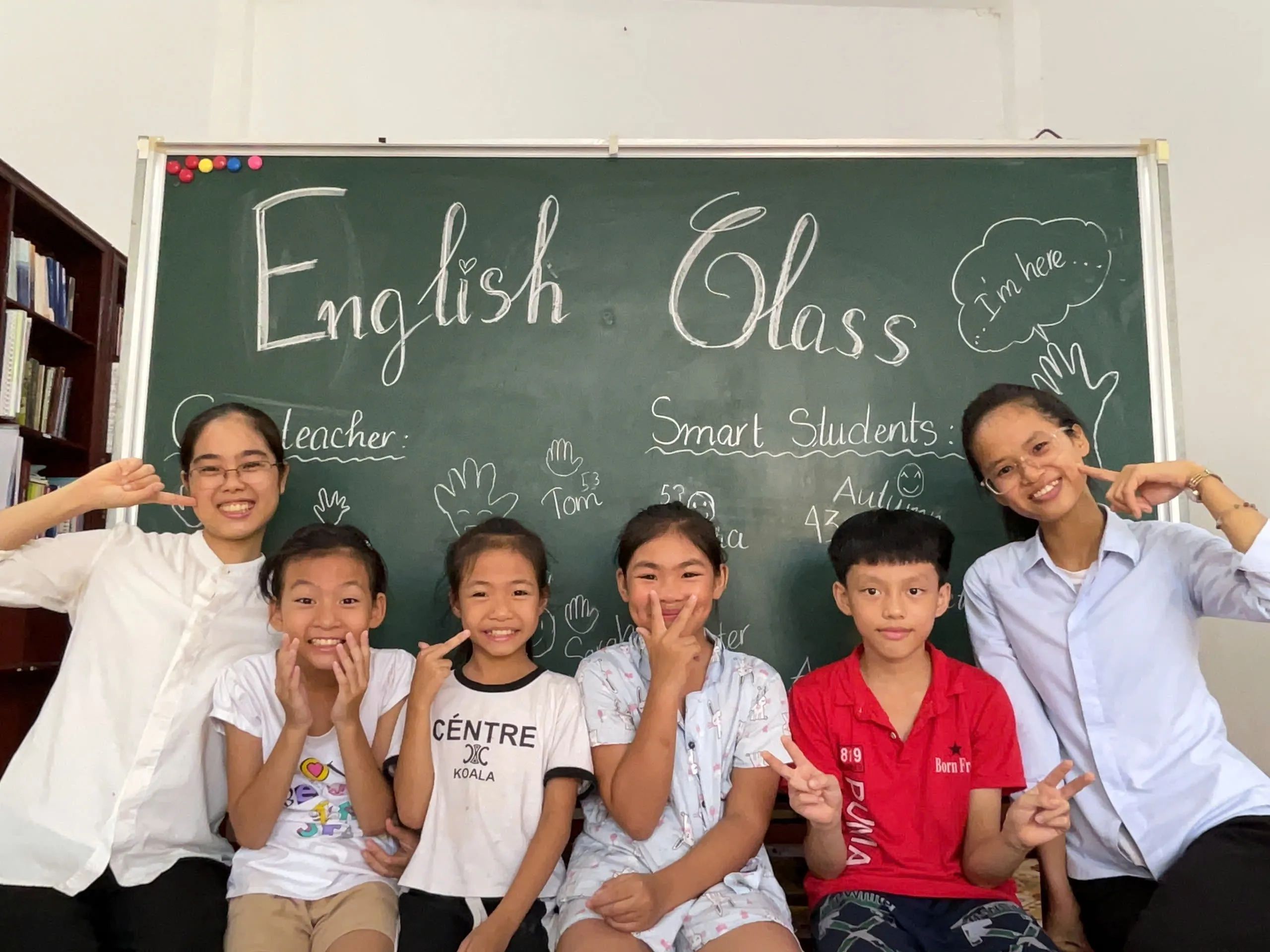 Lớp tiếng Anh cho trẻ em nghèo tại tu viện Đa Minh Phú Nhai, GP Bùi Chu