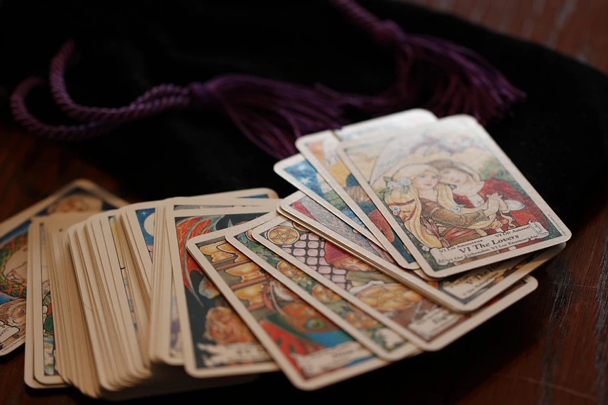Giải đáp người Công giáo có được xem tarot không và xem tarot có tội không