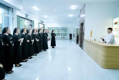 Nhà sách Hội dòng Mến Thánh Giá Vinh trưng bày tượng Công giáo Filumena