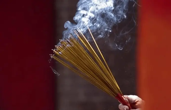 Giải đáp theo đạo Thiên Chúa có được thờ ông bà không theo Đức Tin Công giáo