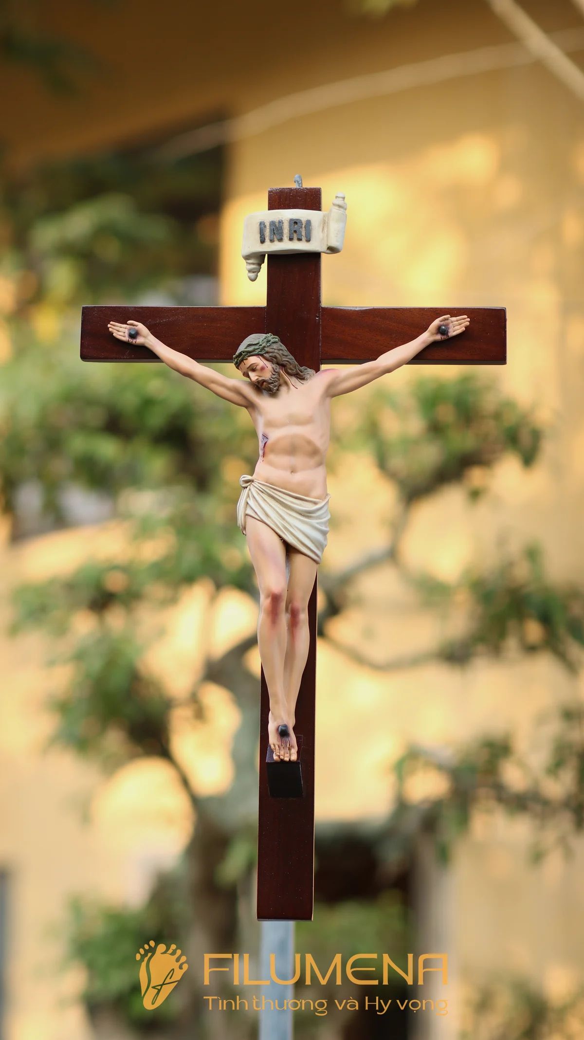 Tượng Chúa chịu nạn cao 20 cm, 30 bằng bột đá - Thánh giá gỗ