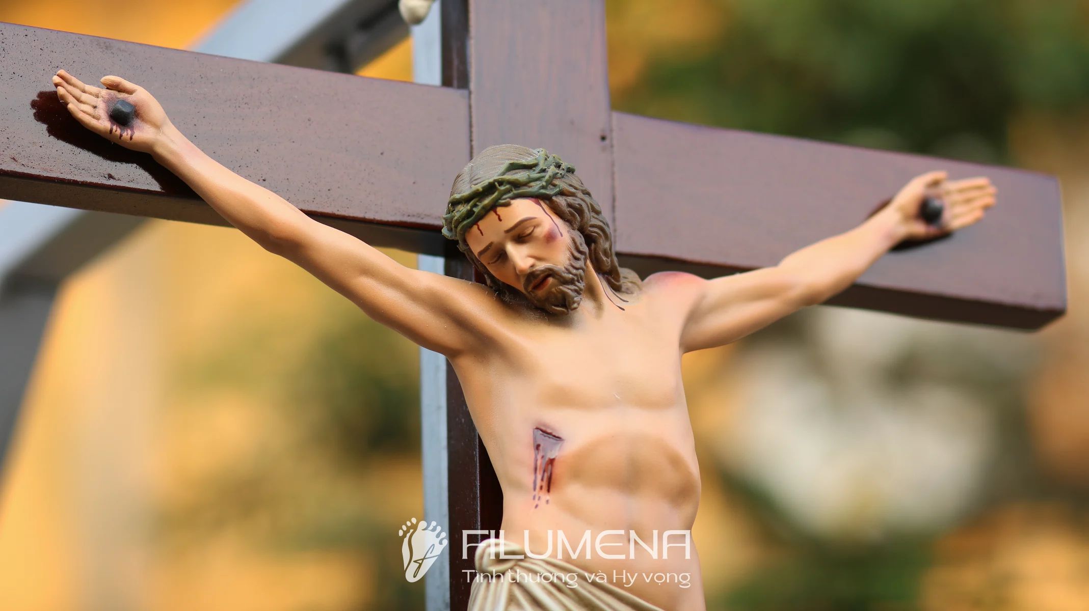 Tượng Chúa chịu nạn cao 20 cm, 30 bằng bột đá - Thánh giá gỗ