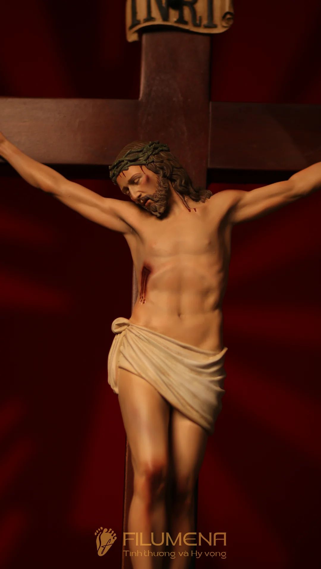 Tượng Chúa chịu nạn cao 40 cm bằng bột đá - Thánh giá gỗ quế