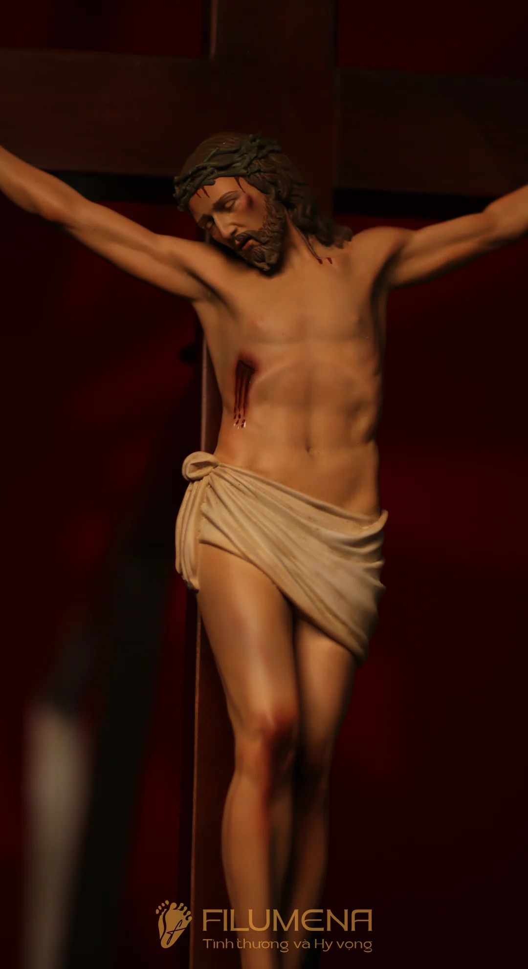 Tượng Chúa chịu nạn cao 40 cm bằng bột đá - Thánh giá gỗ quế