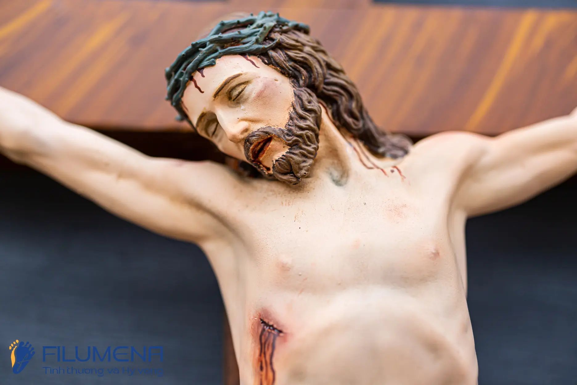 Tượng Chúa chịu nạn cao 40 cm bằng bột đá - Thánh giá gỗ quế