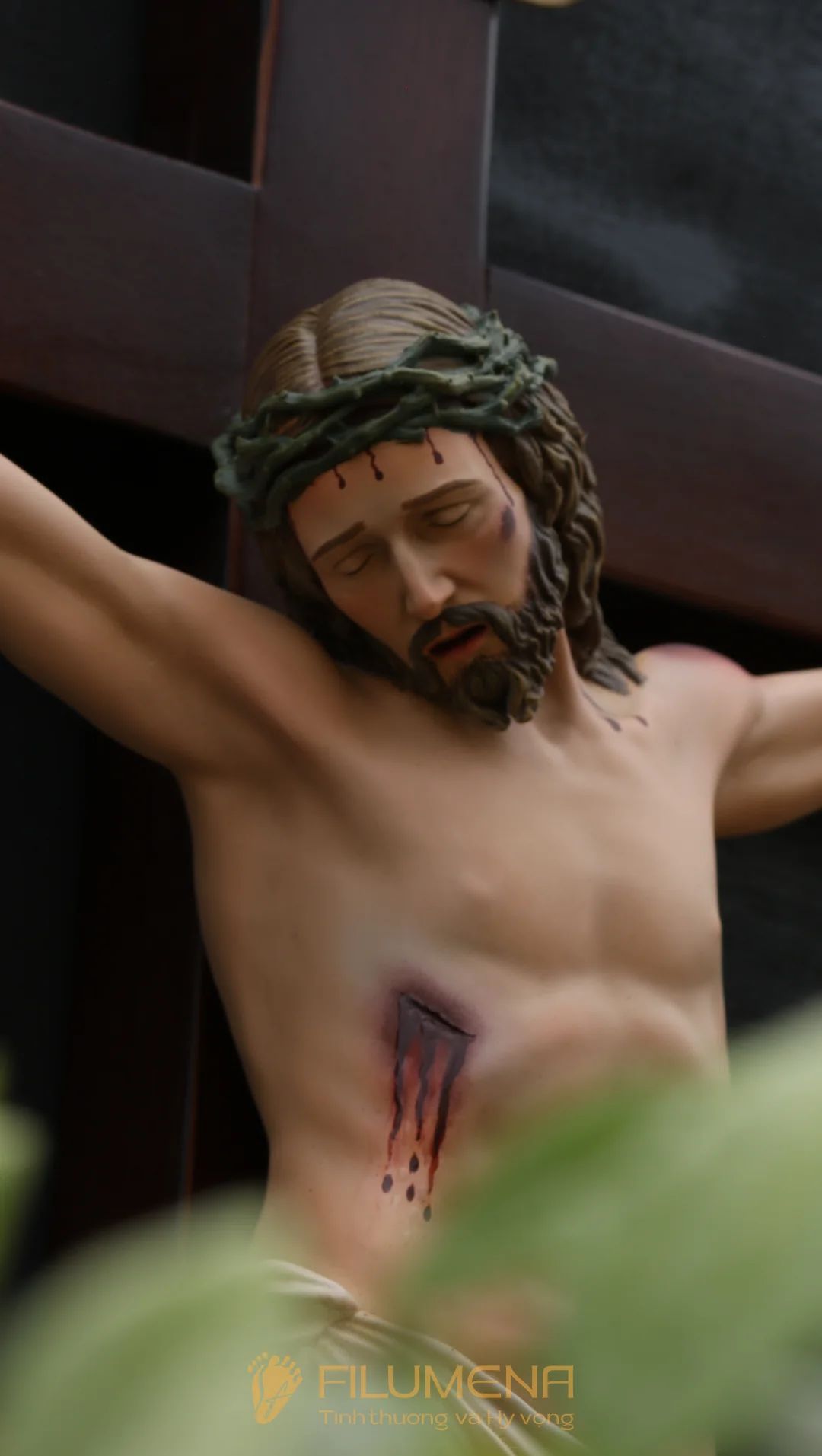 Tượng Chúa chịu nạn cao 50 cm bằng bột đá - Thánh giá gỗ