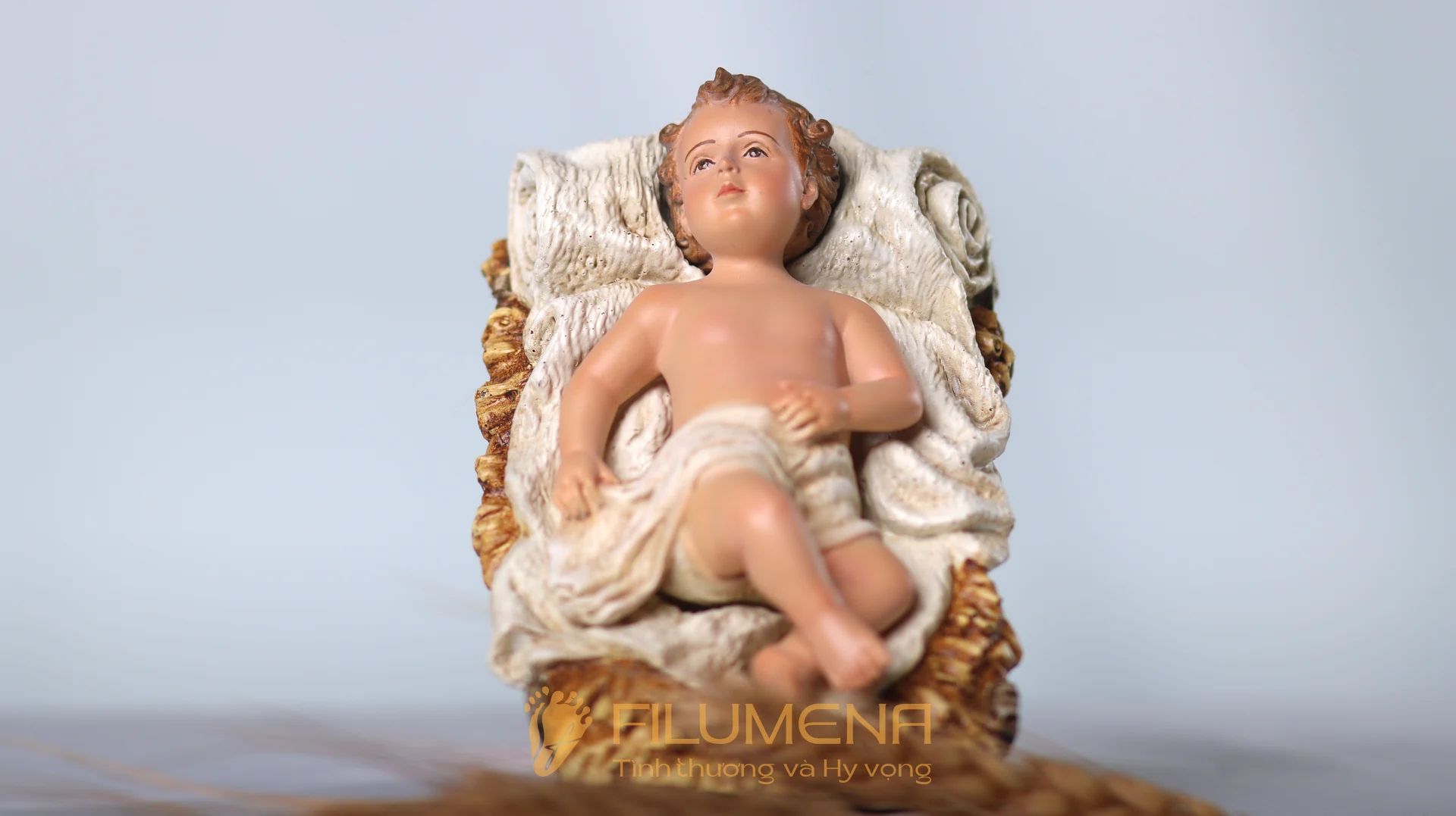Tượng Chúa Giáng sinh trong bộ tượng 20 cm do Filumena sáng tác