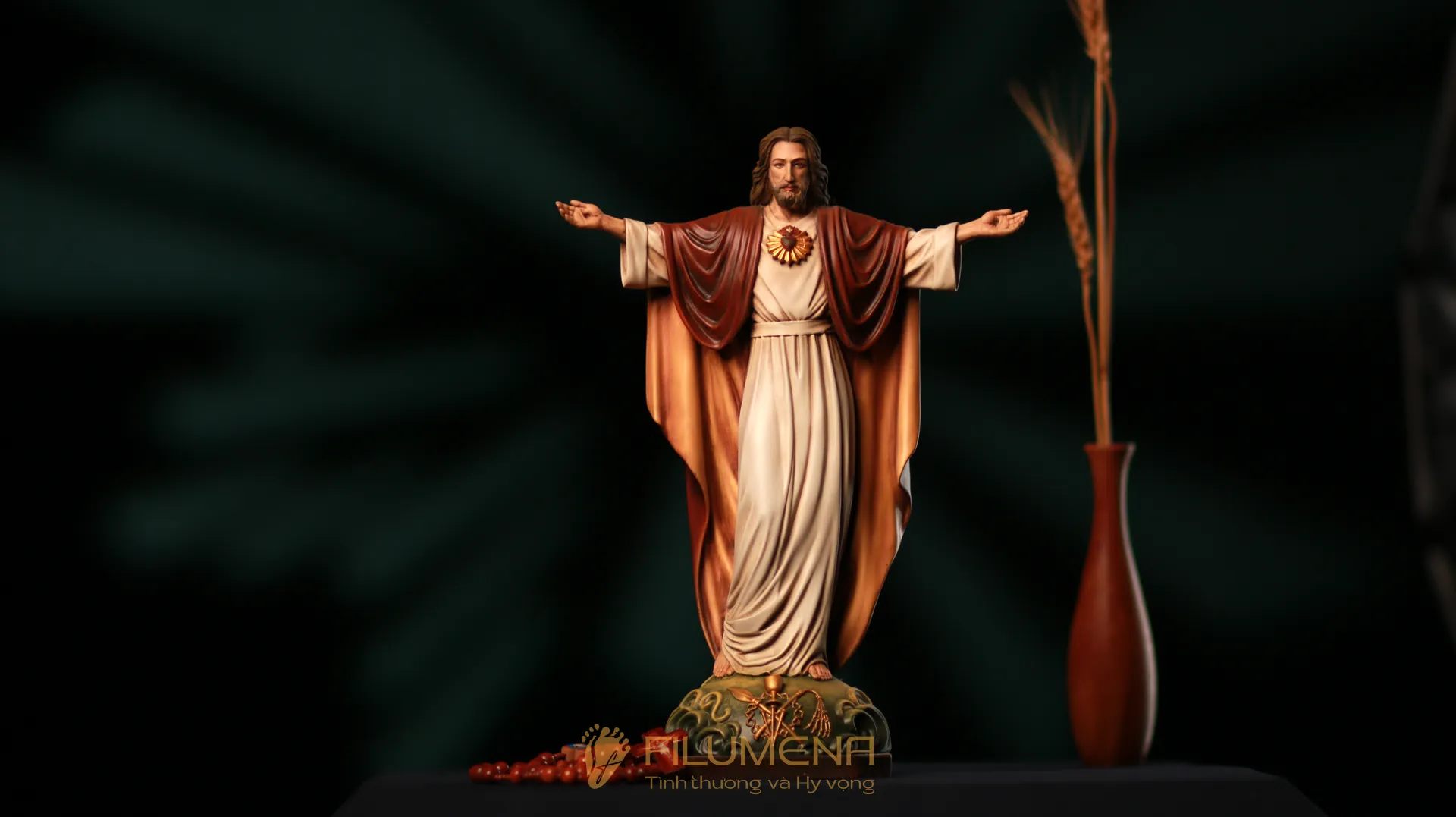 Tượng Chúa Giêsu tôn nghiêm trên bàn thờ gia đình Công giáo