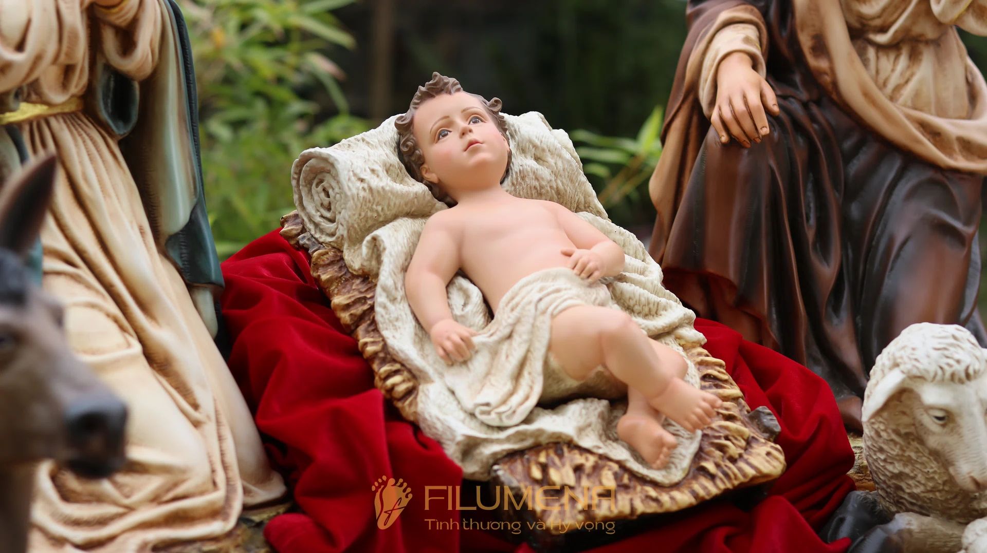 Bộ tượng Giáng sinh 50 cm 5 nhân vật tông màu sáng cổ điển