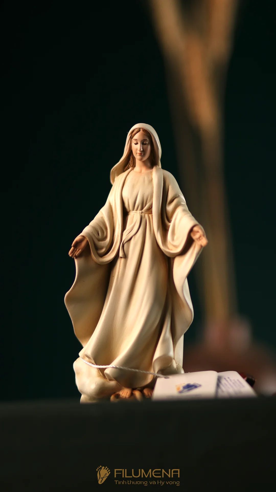 Tượng Đức Mẹ Ban Ơn cao 15 cm, 20 cm màu trắng M3