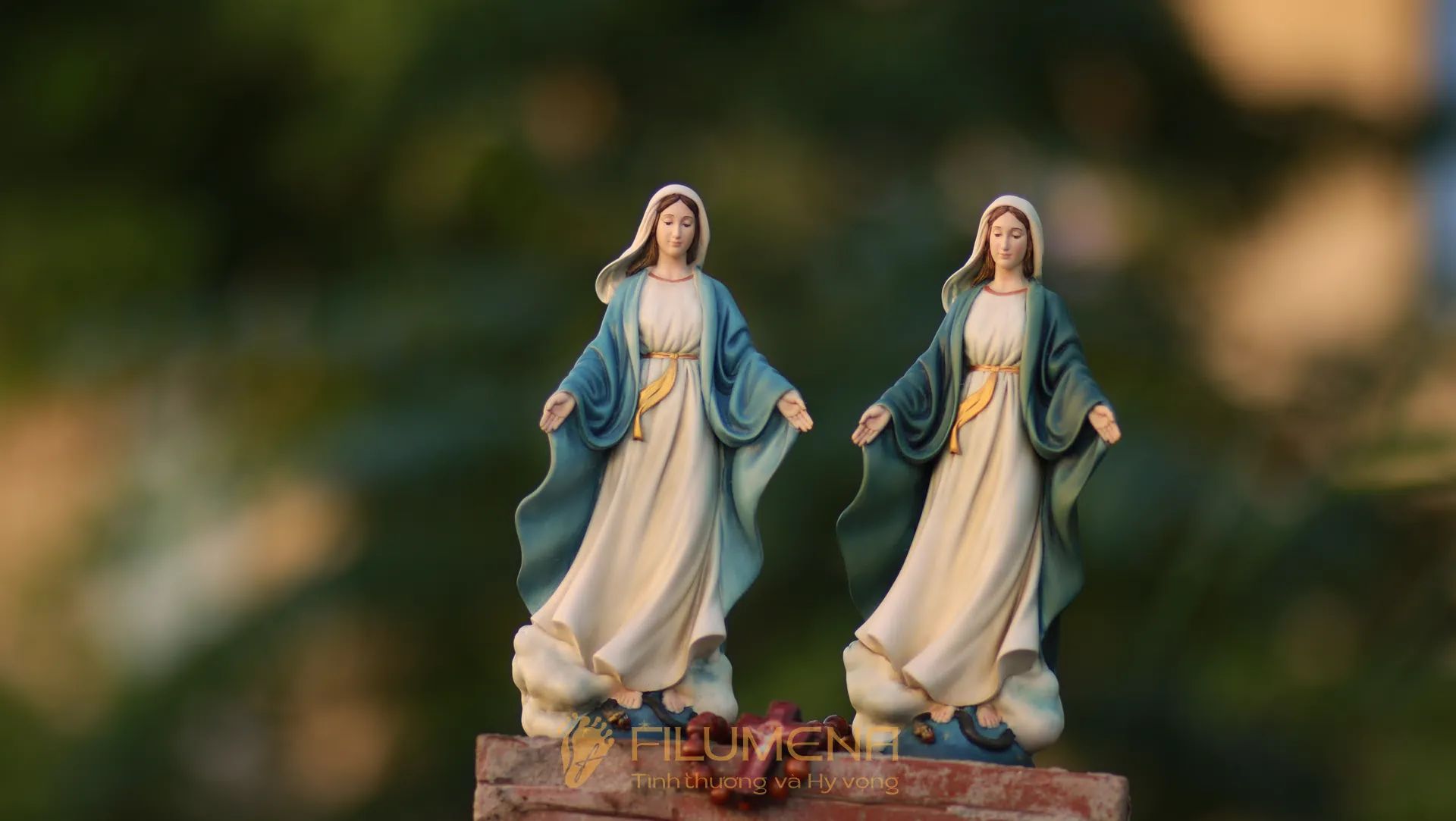 Tượng Đức Mẹ Ban Ơn cao 15 cm, 20 cm màu xanh ô-liu M2