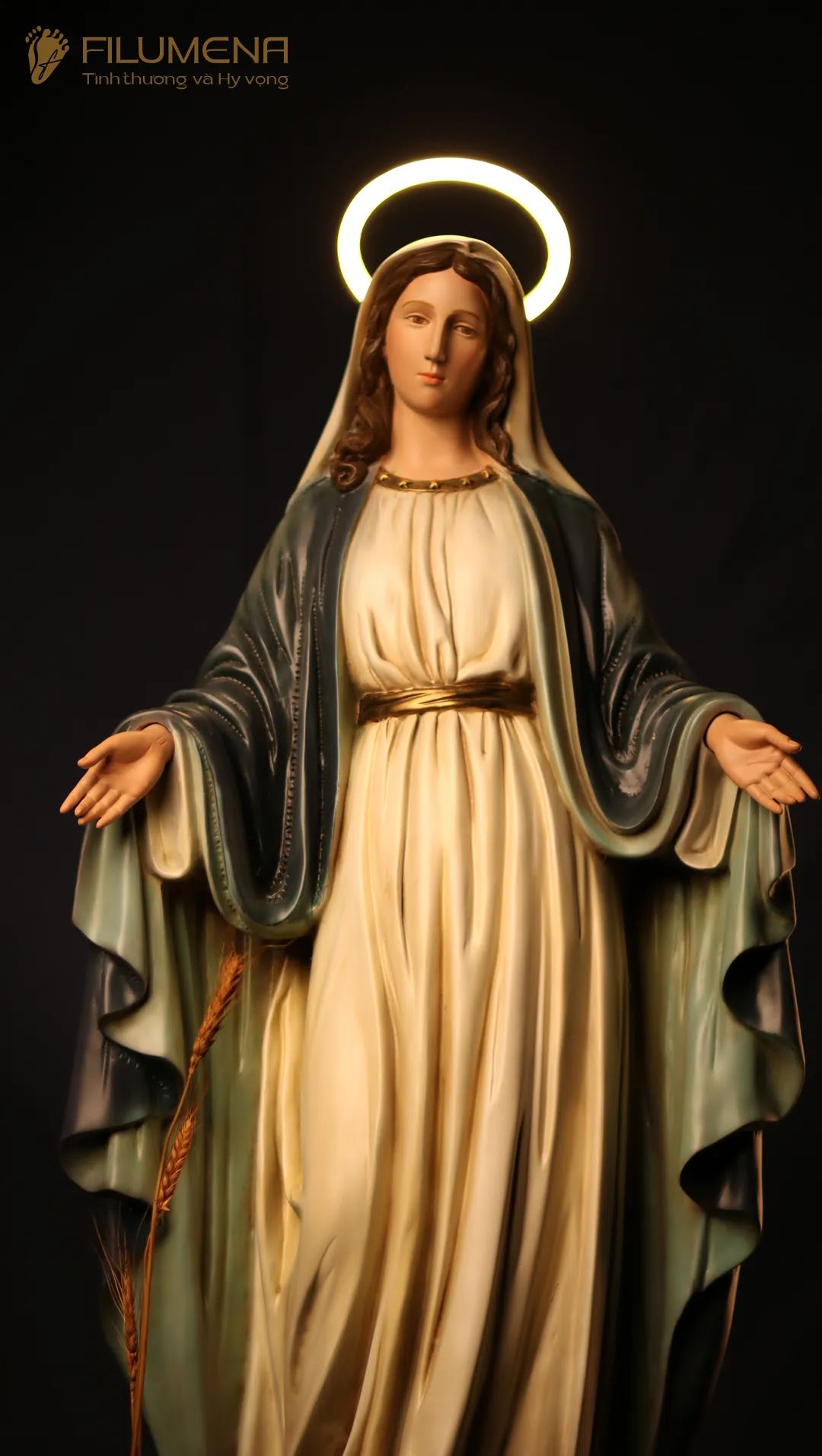 Các mẫu tượng Đức Mẹ ban ơn của Filumena đang trưng bày và anh chị có thể tìm mua tại các Nhà sách Công giáo trên cả nước.