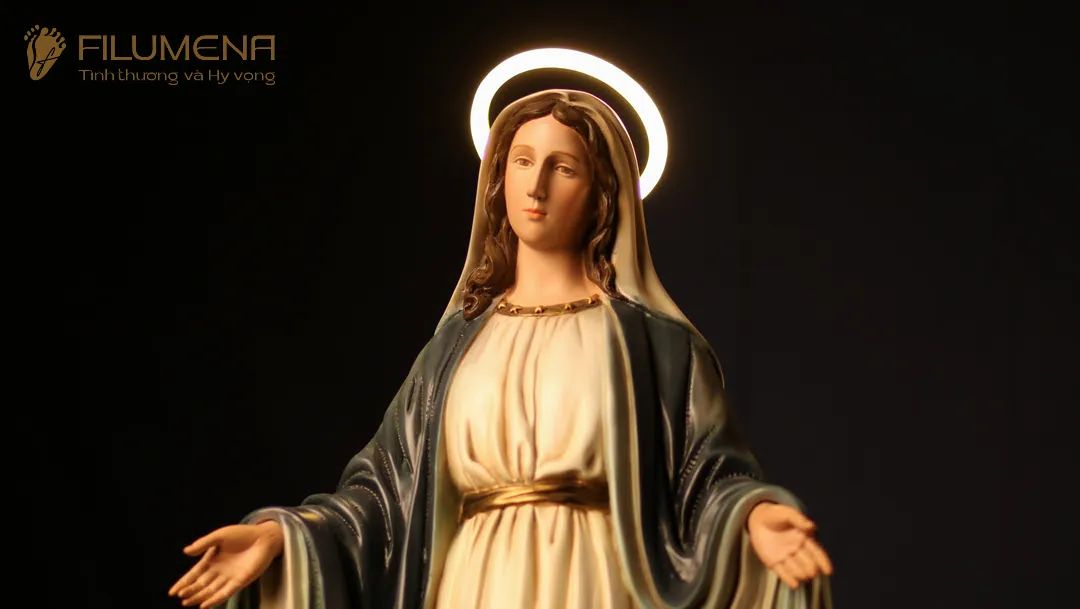 Các mẫu tượng Đức Mẹ ban ơn của Filumena đang trưng bày và anh chị có thể tìm mua tại các Nhà sách Công giáo trên cả nước.