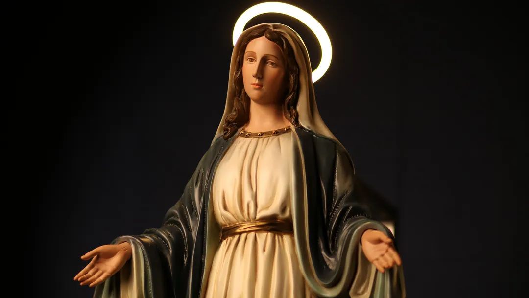 Các mẫu tượng Đức Mẹ ban ơn của Filumena đang trưng bày và anh chị có thể tìm mua tại các Nhà sách Công giáo trên cả nước.