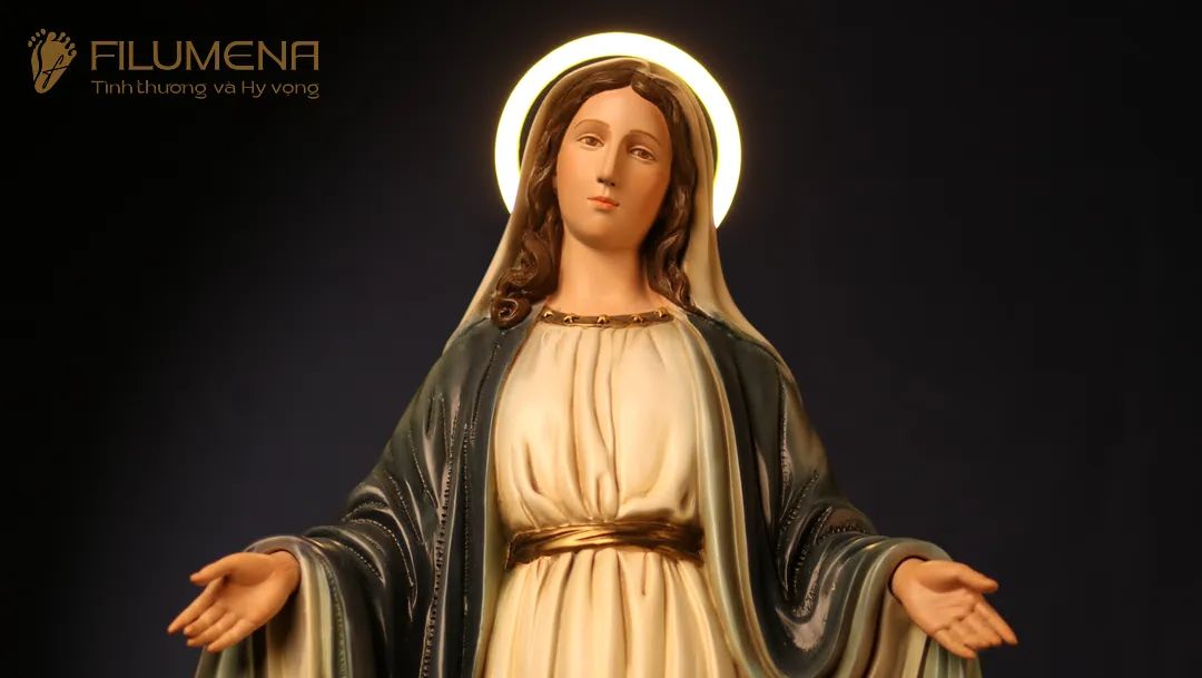 Các mẫu tượng Đức Mẹ ban ơn của Filumena đang trưng bày và anh chị có thể tìm mua tại các Nhà sách Công giáo trên cả nước.