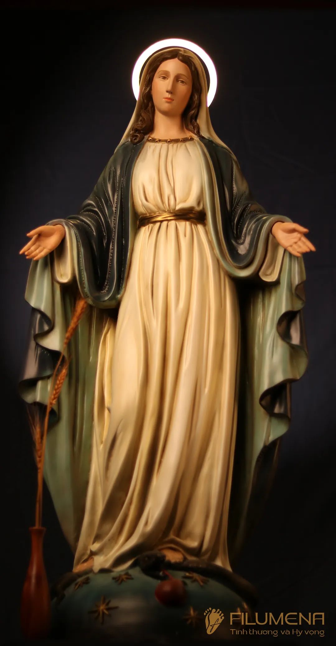 Các mẫu tượng Đức Mẹ ban ơn của Filumena đang trưng bày và anh chị có thể tìm mua tại các Nhà sách Công giáo trên cả nước.